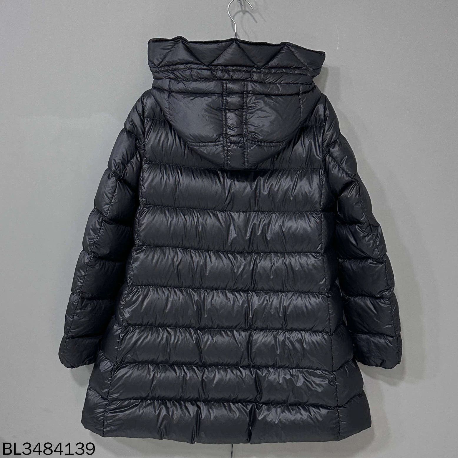 Moncler Moncler black armband down jacket women's 2 Size M / US 6-8 / IT 42-44 - 3 Thumbnail