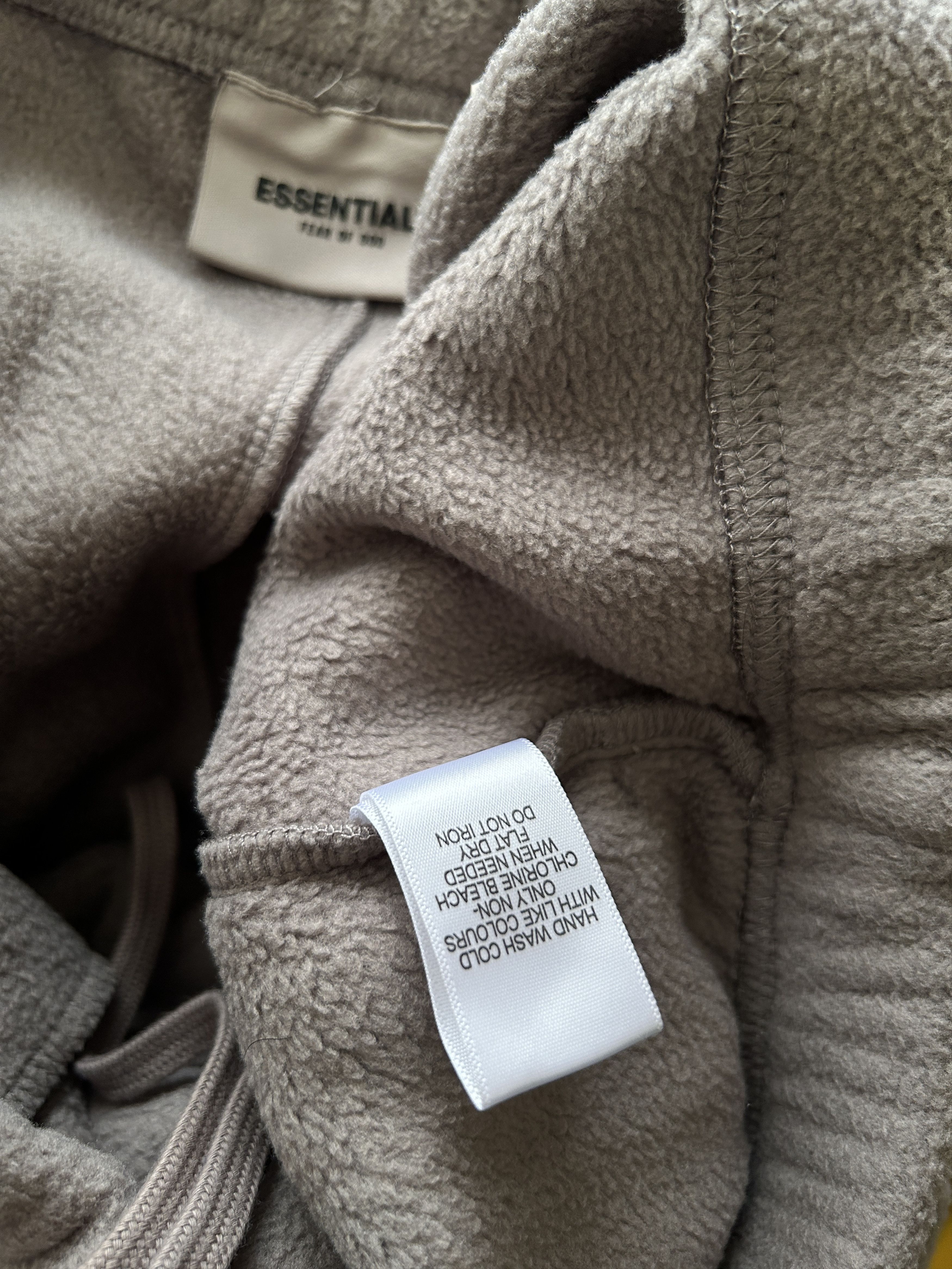 Essentials fear of god fleece pants charcoal Size US 32 / EU 48 - 6 Thumbnail