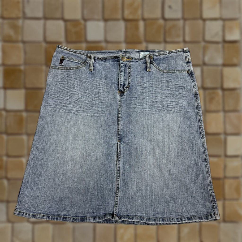 Denime Mudd Womens Denim Skirt Midi A-Line Stretch Size 15 Blue Wash Pockets Juniors Size 36" / US 14 / IT 50 - 1 Thumbnail