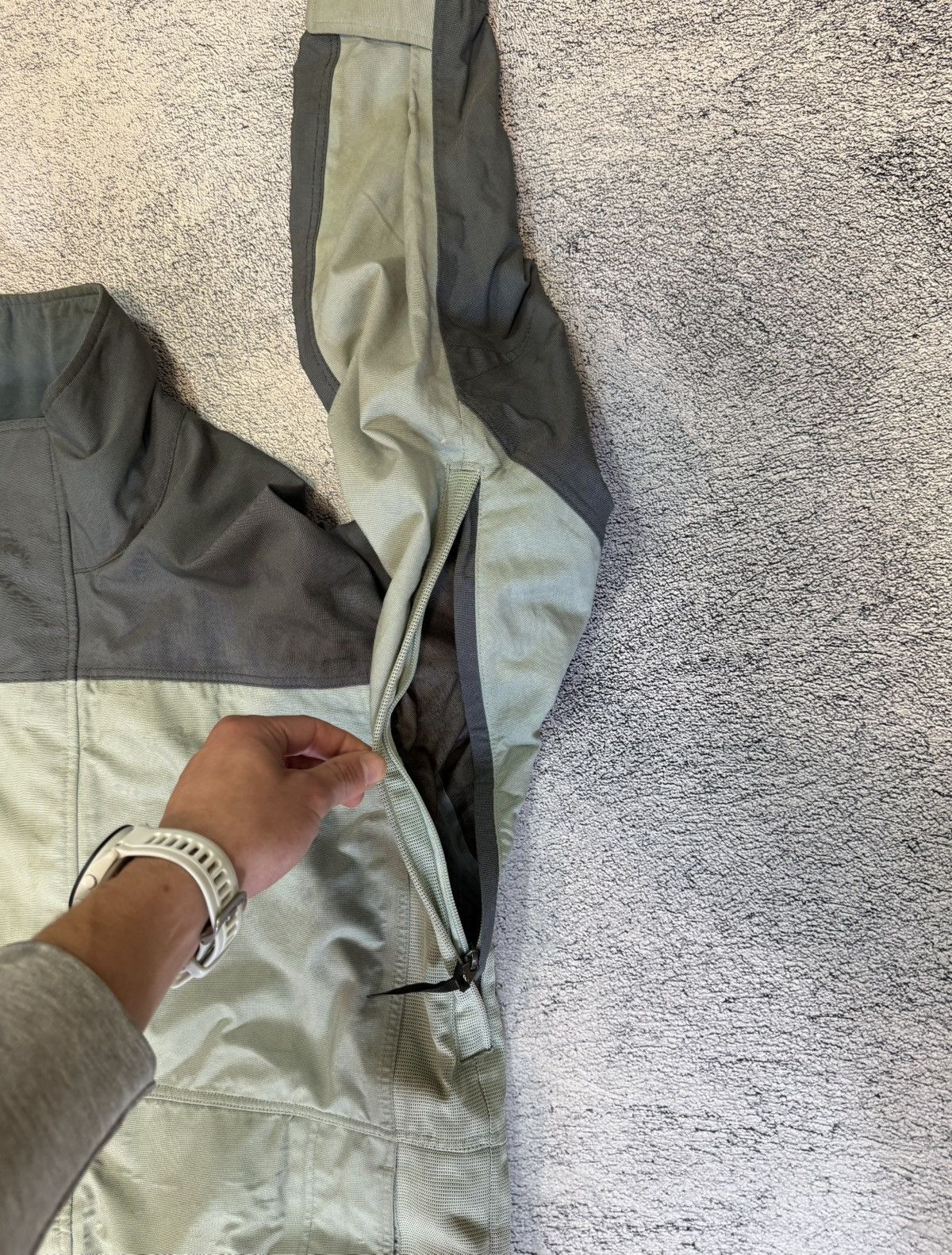 Nike ACG Vintage Nike ACG 3-Layer Shell Jacket L Snow Skirt Vent Zip Size US L / EU 52-54 / 3 - 8 Thumbnail