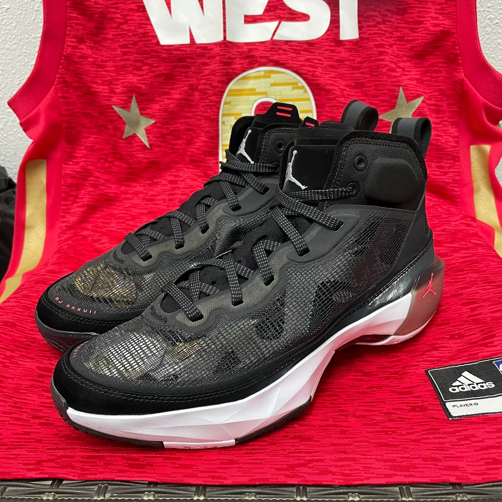 Jordan Brand Jordan Brand AIR JORDAN Black Lowtop Sneakers 9 Men Size US 9 / EU 42 - 1 Thumbnail