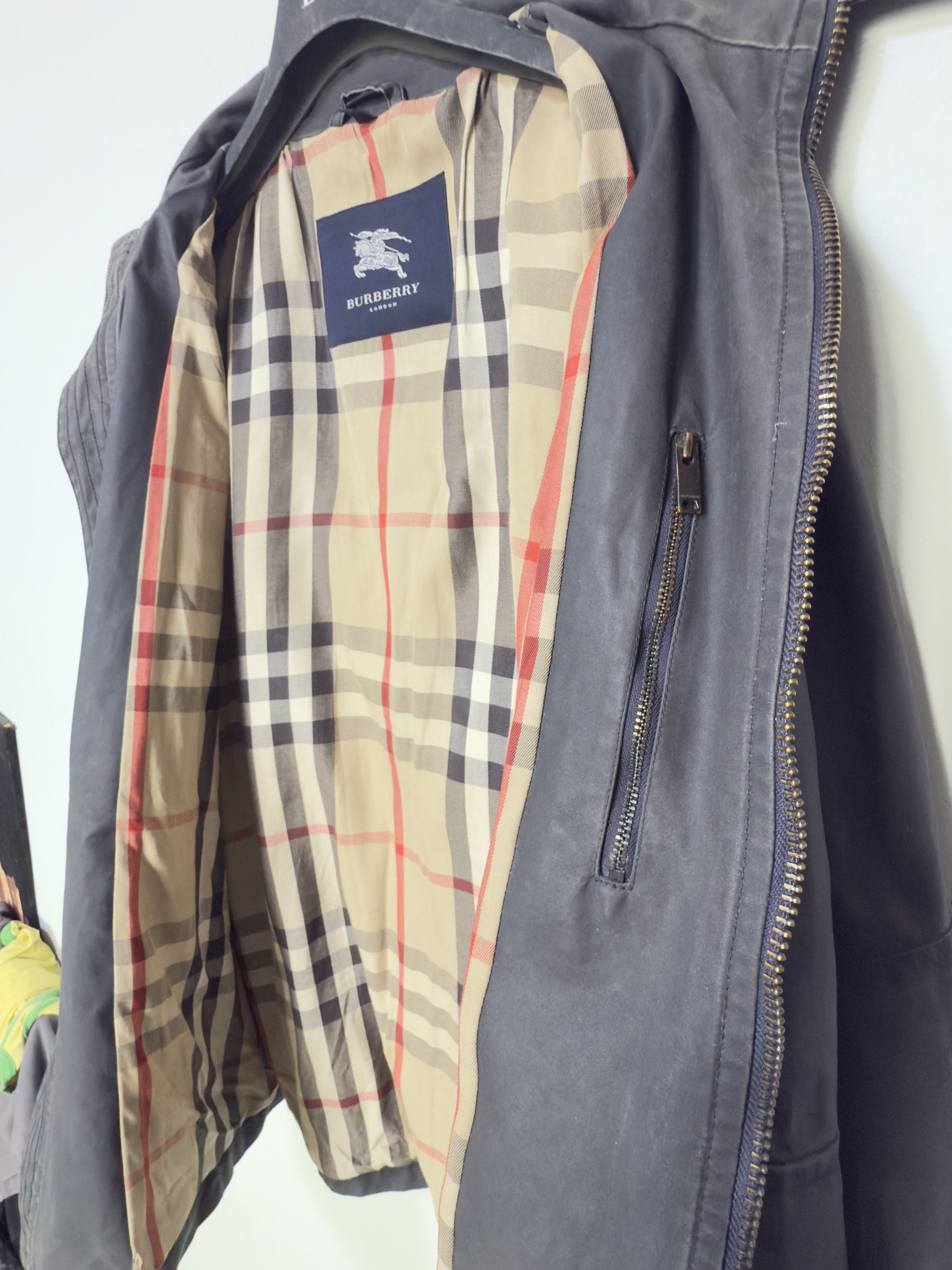 Burberry 🔥 burberry rare biker down jacket waxed novacheck size L Size US L / EU 52-54 / 3 - 13 Thumbnail
