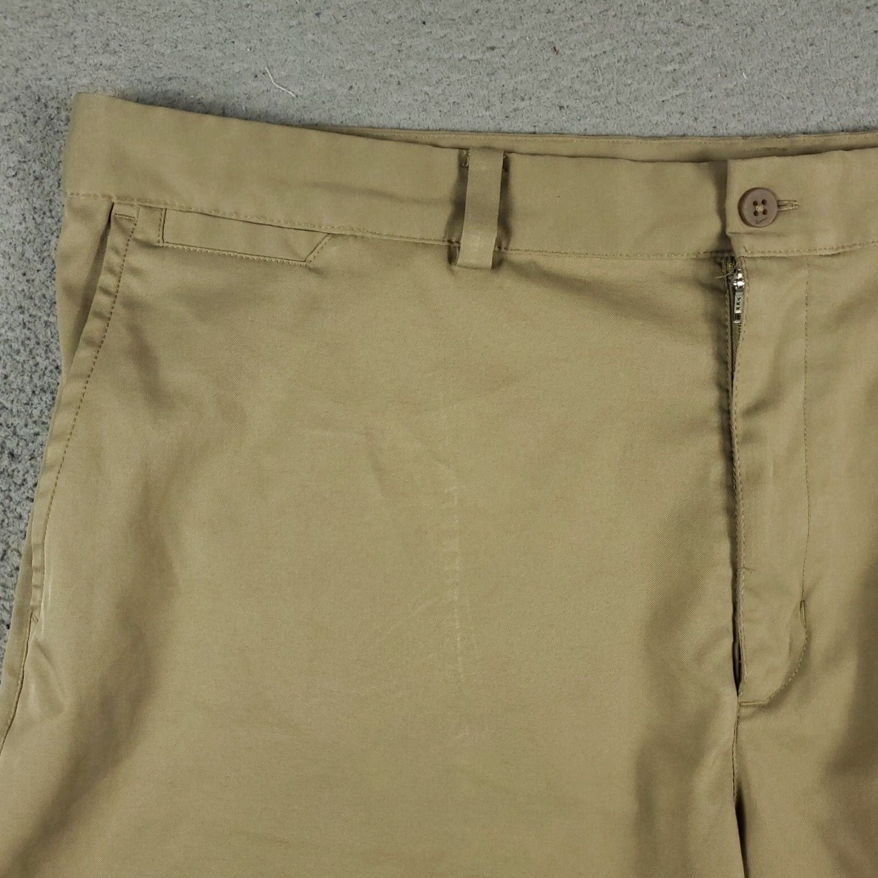 Nike Nike Shorts Mens Size 40 Beige Golf Dri Fit Casual Flat Front Chino Size US 40 / EU 56 - 2 Thumbnail