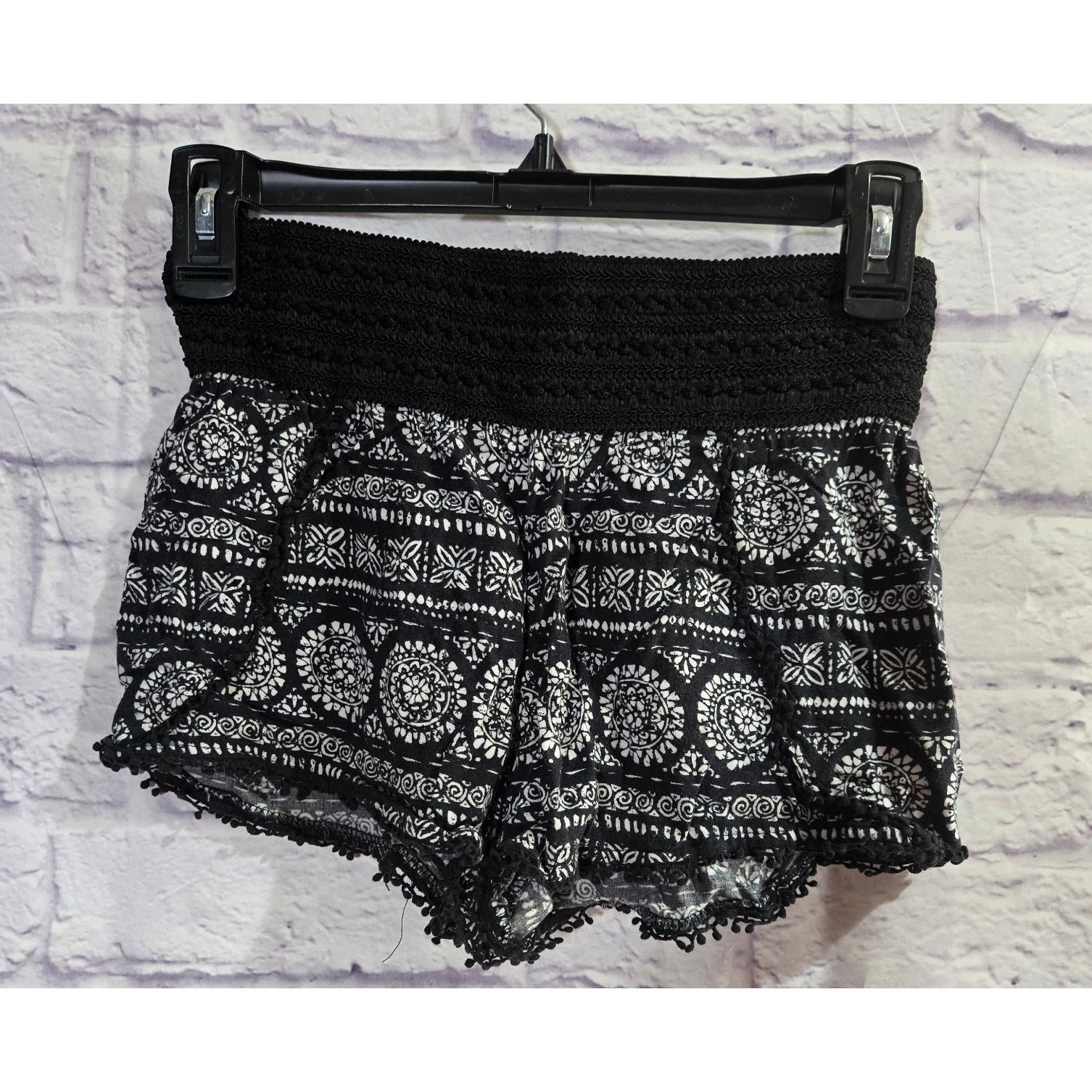 Other No Boundaries Black White Tribal Print Pull On Shorts 3 Size 24" / US 00 / IT 34 - 2 Thumbnail