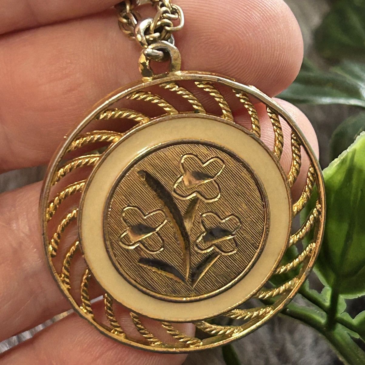 Vintage Vintage 70s-80s die cut floral medallion double necklace Size ONE SIZE - 8 Thumbnail