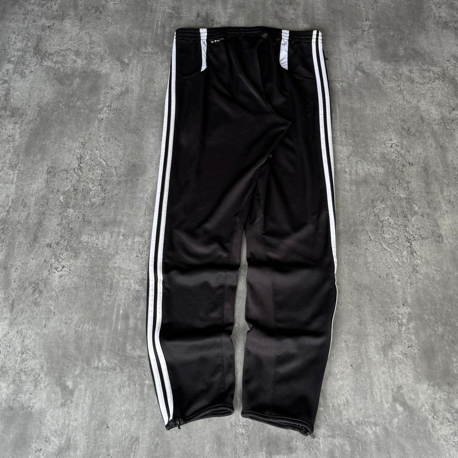 Adidas × Vintage Vintage Y2K Adidas Black Embroidered Grunge Opium Sweatpants Size US 35 - 2 Thumbnail