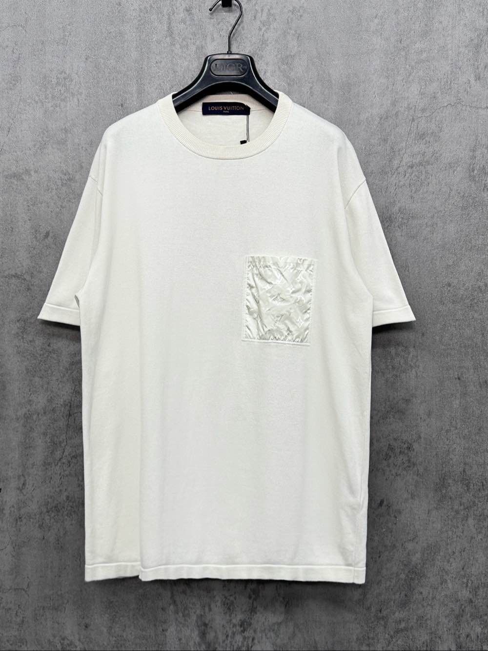 Louis Vuitton Louis Vuitton Monogram Pocket T-Shirt White Size L Size US L / EU 52-54 / 3 - 1 Thumbnail