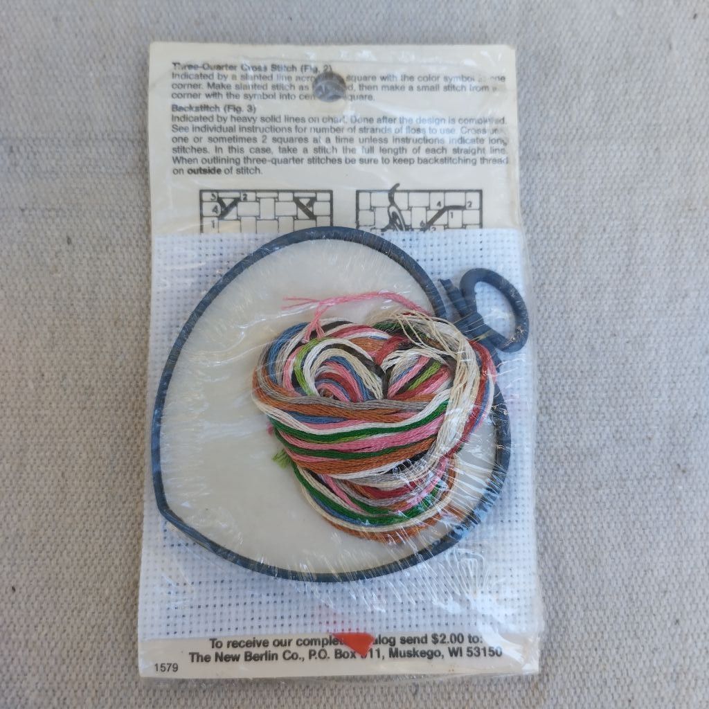 NBDN Nobrandedon The New Berlin Co. Shop til you drop bear crossstitch kit Size ONE SIZE - 2 Thumbnail