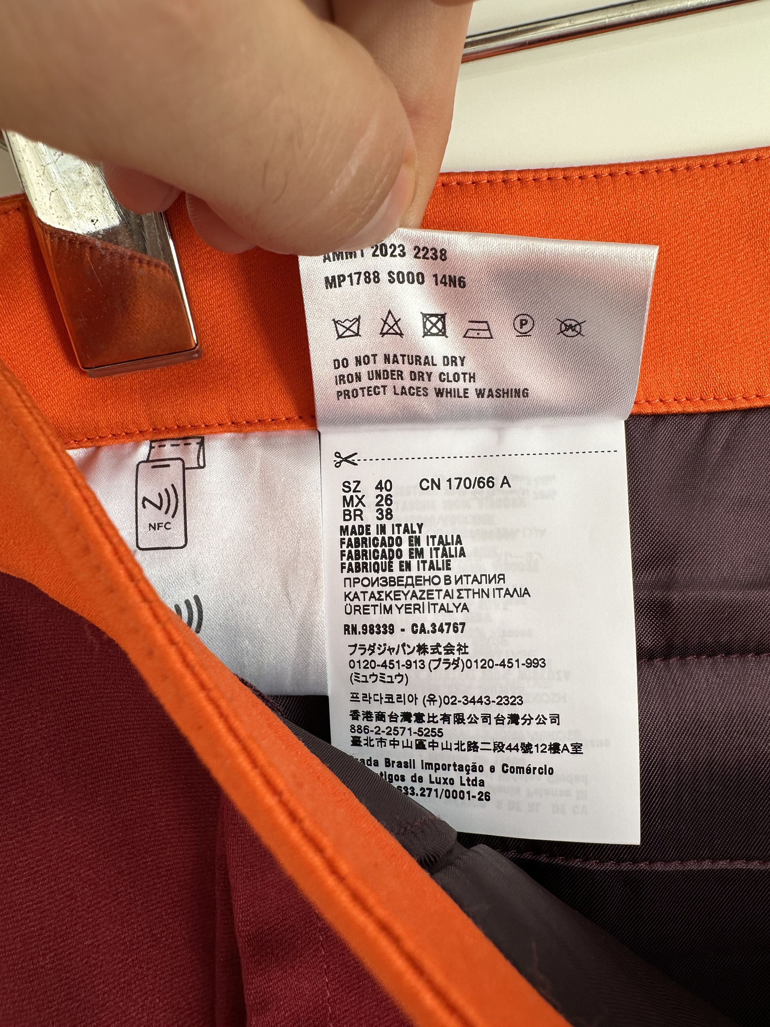 Miu Miu From the SS24 runway contrasting-waistband shorts $ 1,820 Size 30" / US 8 / IT 44 - 11 Thumbnail