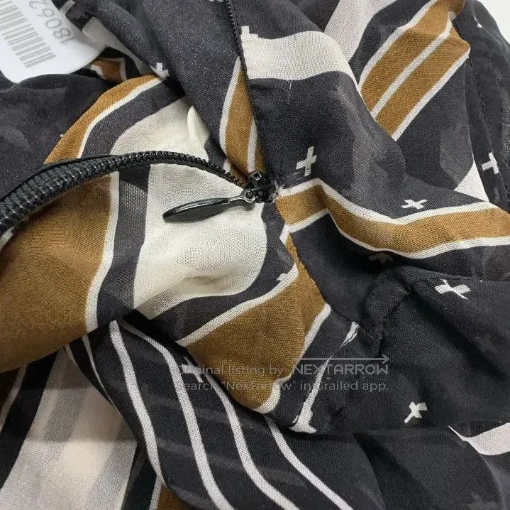 Givenchy Givenchy Patterned Sheer Short. Size US XXS / EU 40 - 6 Thumbnail