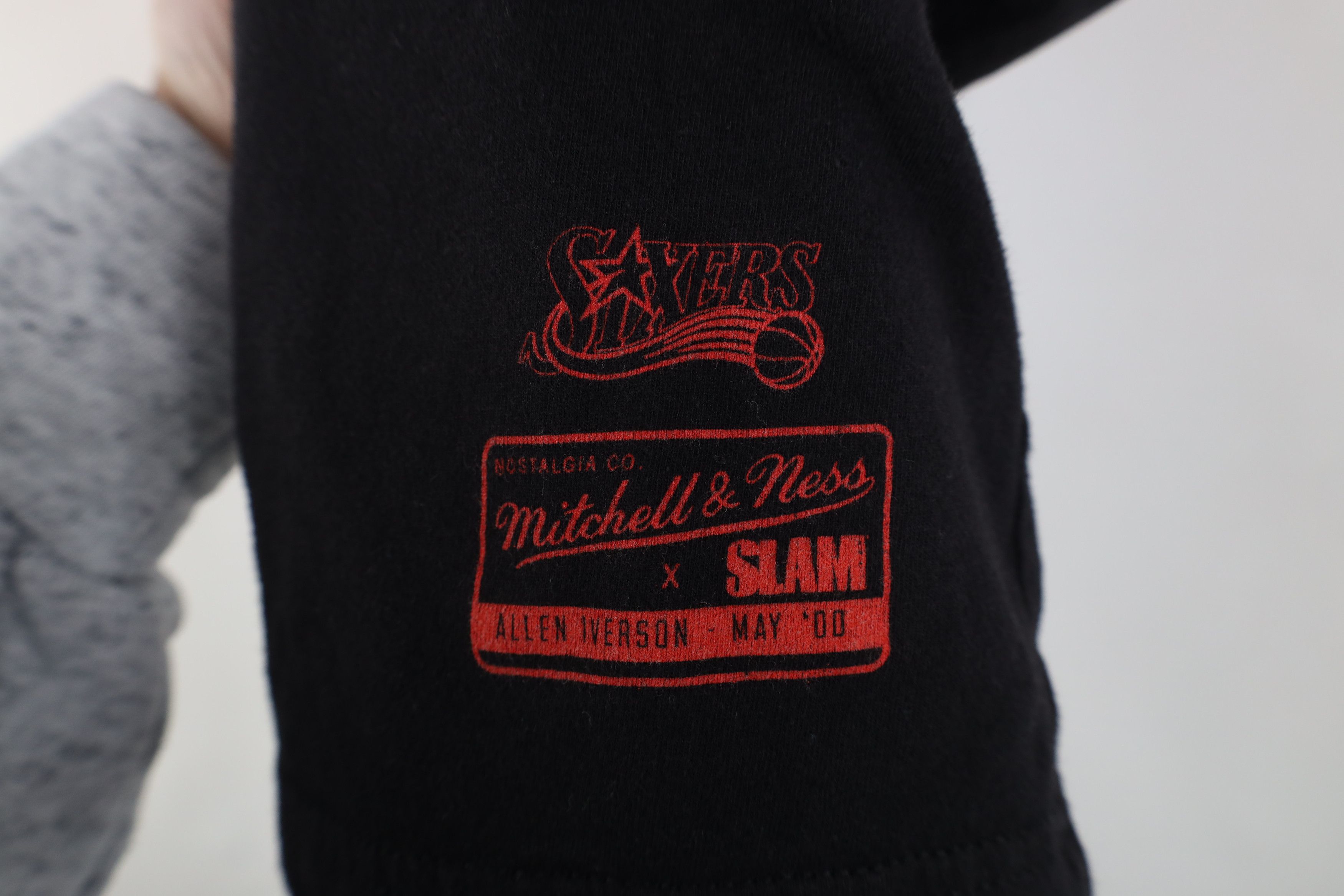 Mitchell & Ness Retro Mitchell and Ness Magazine Allen Iverson T-Shirt Black Size US S / EU 44-46 / 1 - 9 Thumbnail