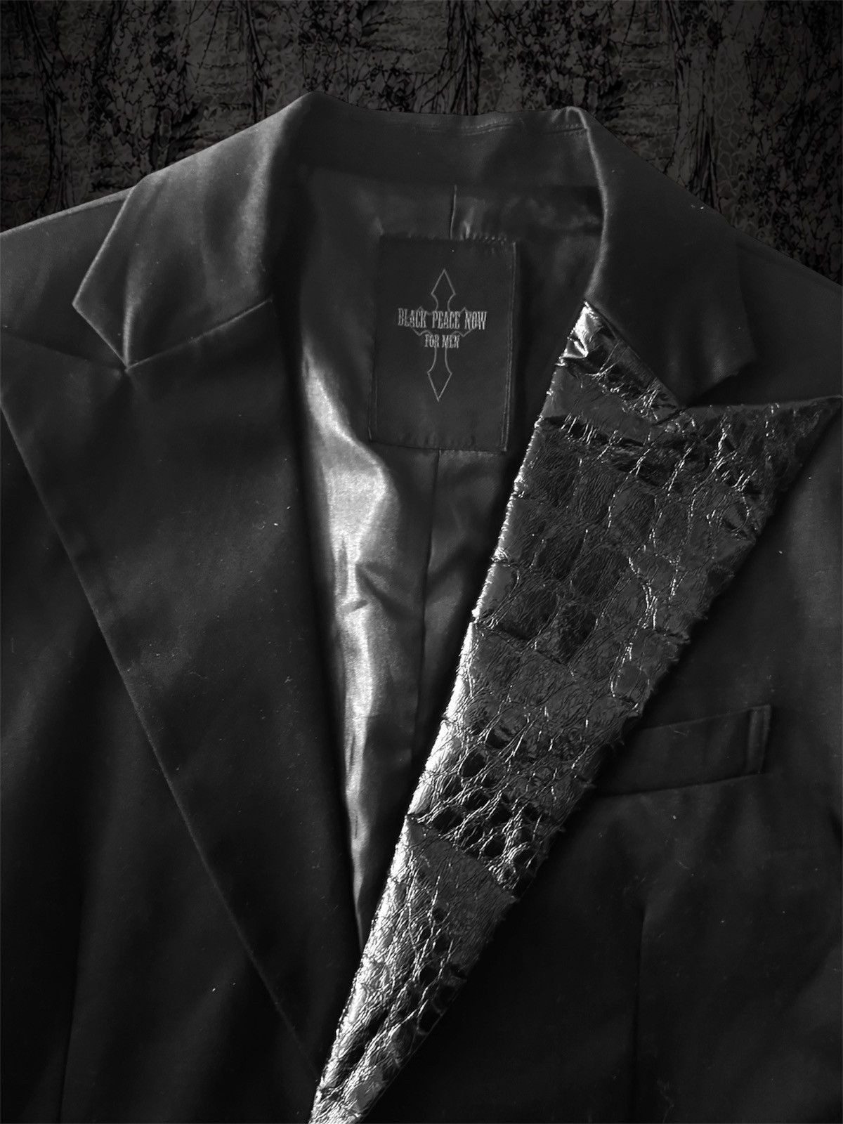 BP. Black Peace Now matching flared Suit and Pants croc pattern Size 38R - 2 Thumbnail