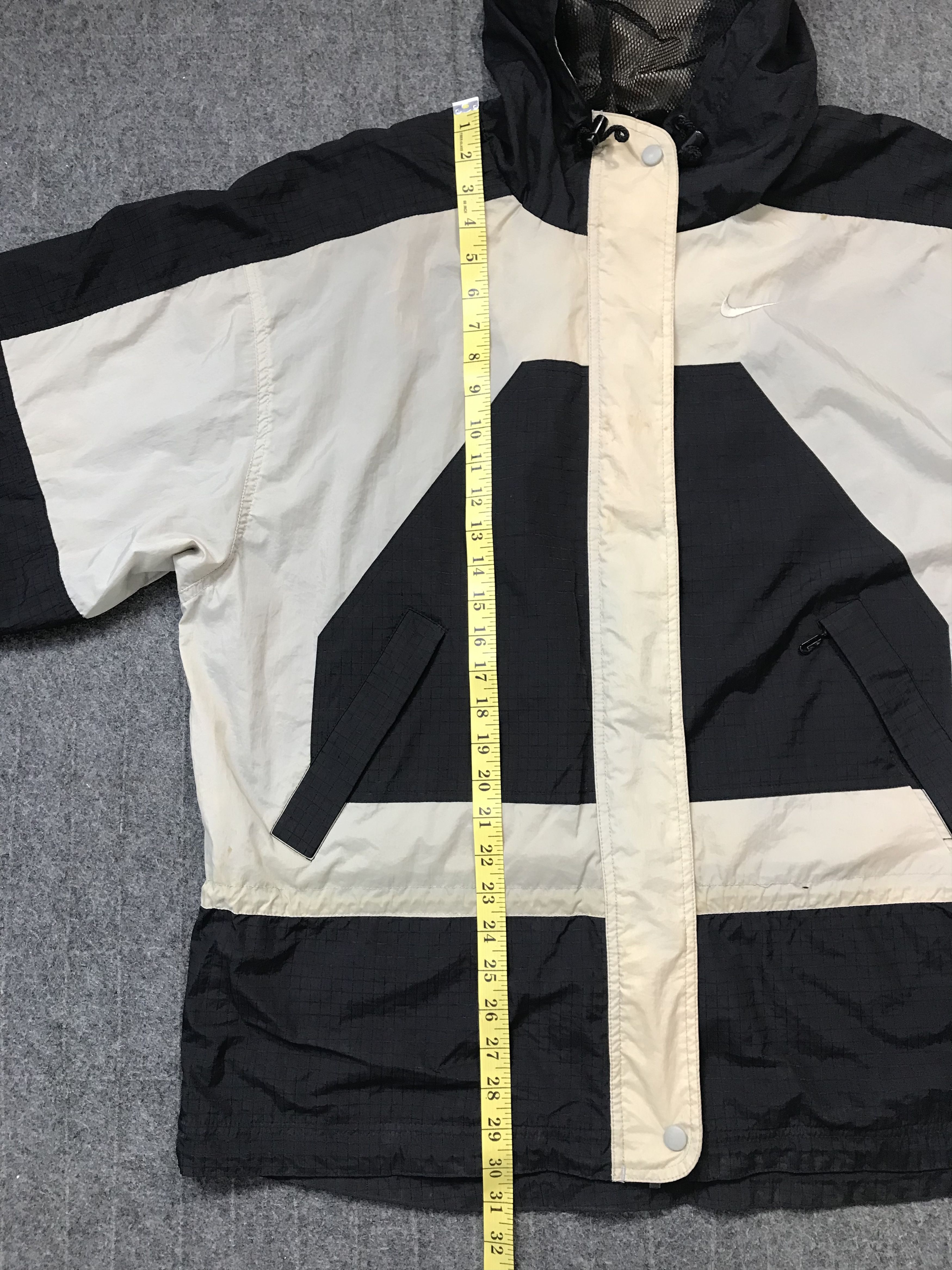 Nike 90s Nike Medium Logo Nylon Windbreaker Jacket Drill Size US L / EU 52-54 / 3 - 11 Thumbnail