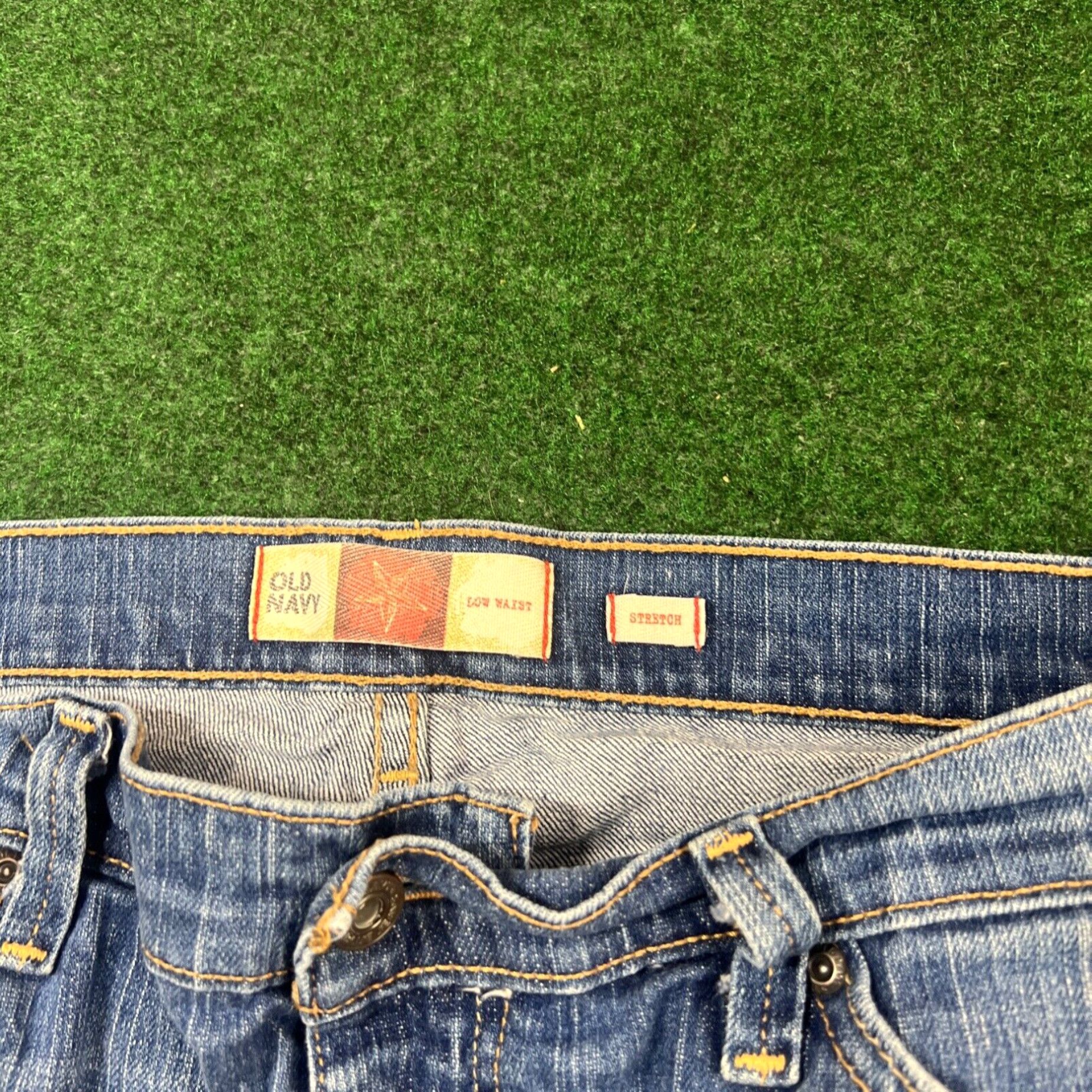 Old Navy Old Navy Capri Jeans 12 Women's Low Waist Stretch Denim Blue 34x22 Size 34" / US 12 / IT 48 - 2 Thumbnail