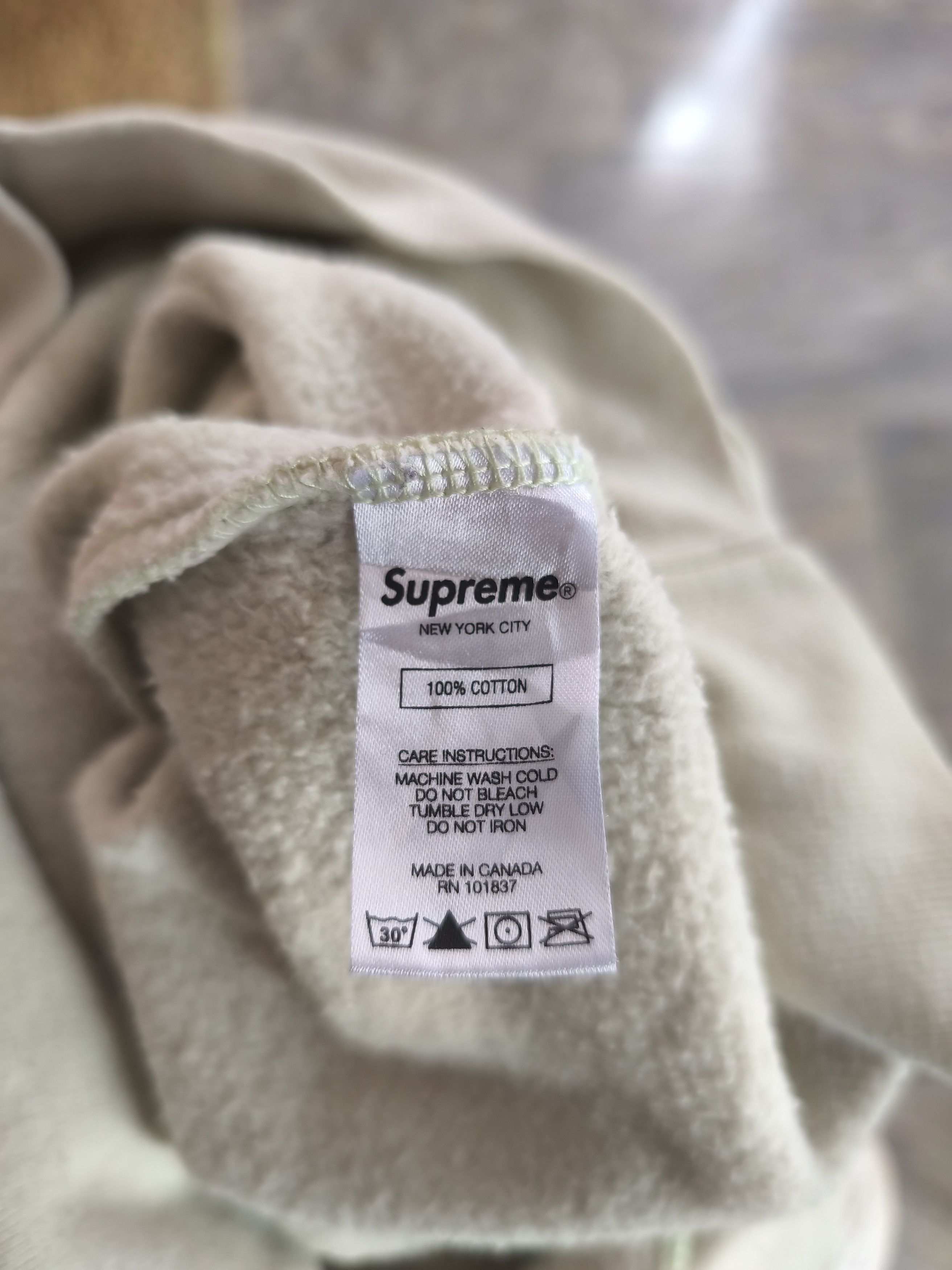 Supreme Supreme Chris Cunningham Chihuahua Hoodie - 2018 Size US M / EU 48-50 / 2 - 13 Thumbnail