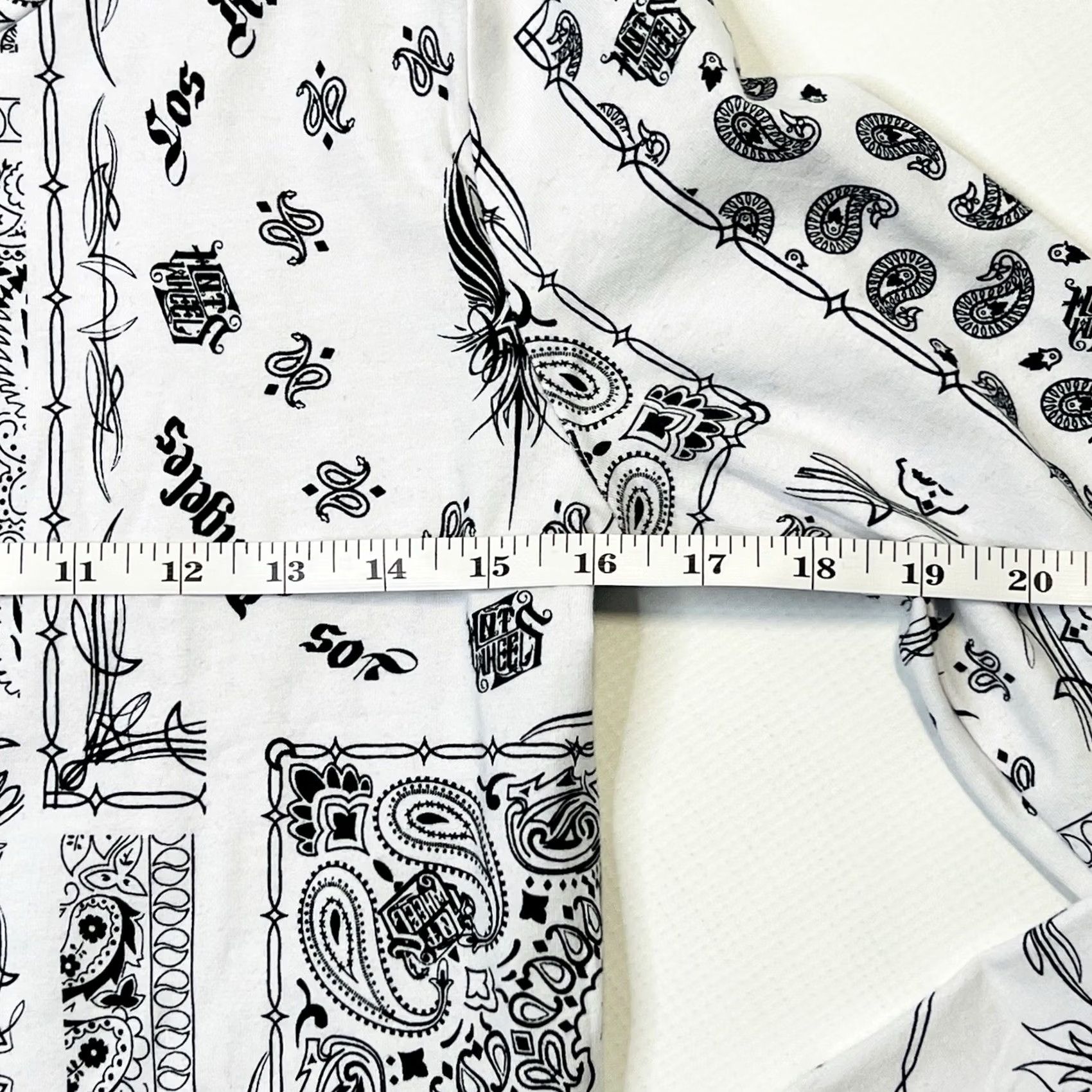 Forever 21 Forever 21 x Hot Wheels Bodysuit Womens Size L LA Paisley Black White Logo Clothing Shirt Bodysuit Car Motif Vintage No Gender Womens Size L / US 10 / IT 46 - 5 Thumbnail