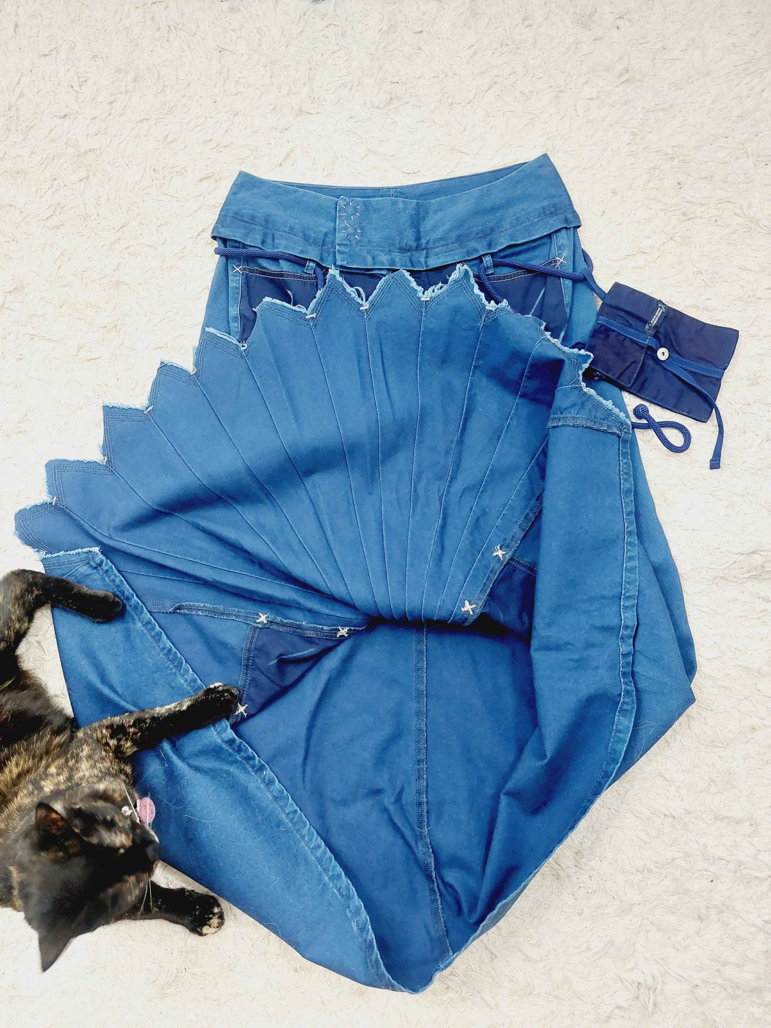 Marithe + Francois Girbaud Marithé + Francois Girbaud Patchwork Denim Pouch Maxi Skirt Size 32" / US 10 / IT 46 - 8 Thumbnail