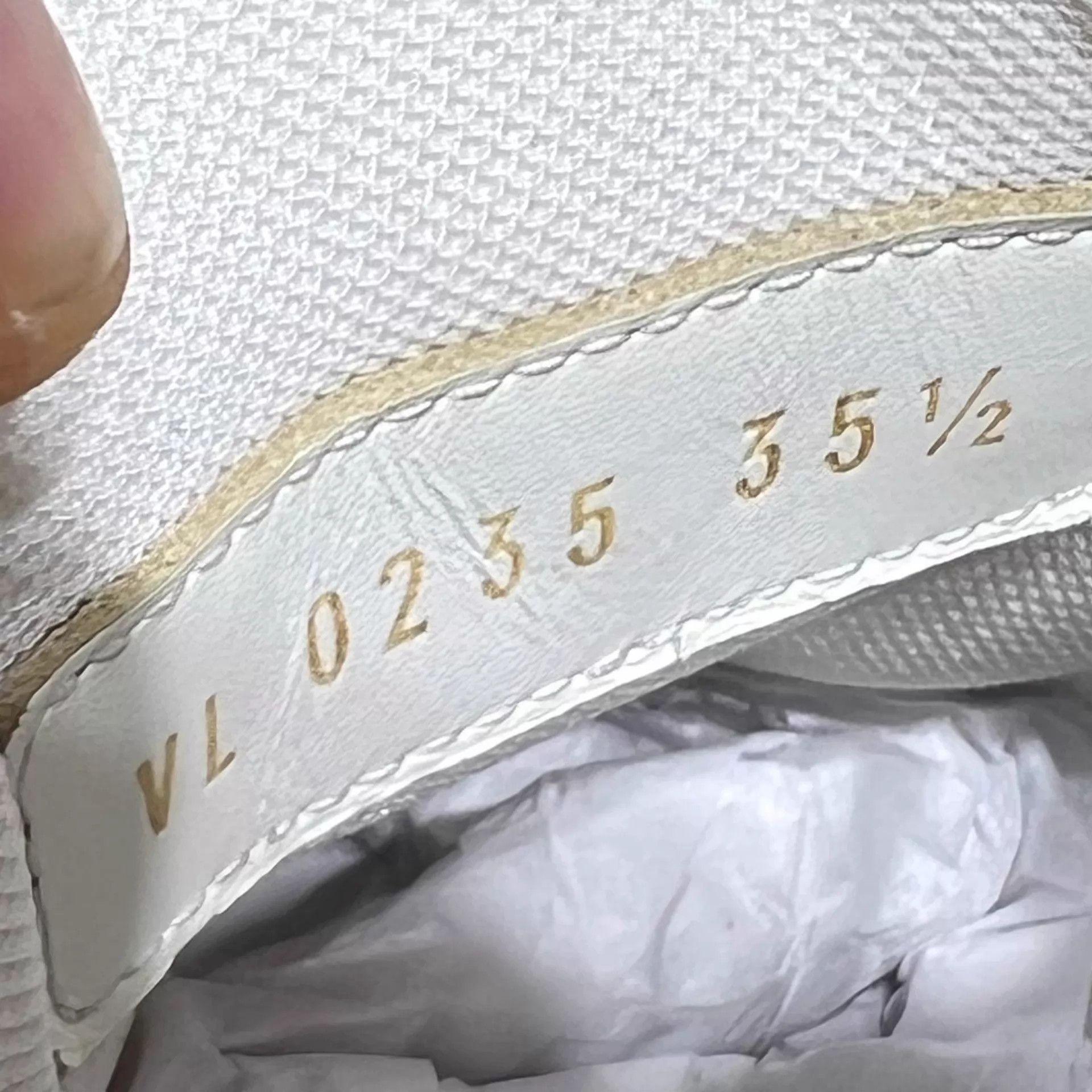 Louis Vuitton LV Trainer Gray & White Denim UK1.5 (35.5) Size US 5 / IT 35 - 8 Thumbnail