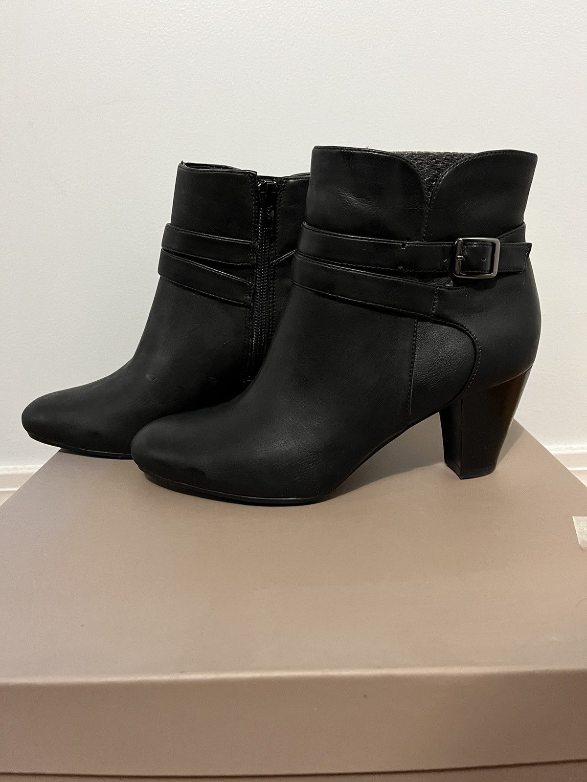 Other Leather Heels Never worn Size US 7 / IT 37 - 1 Thumbnail