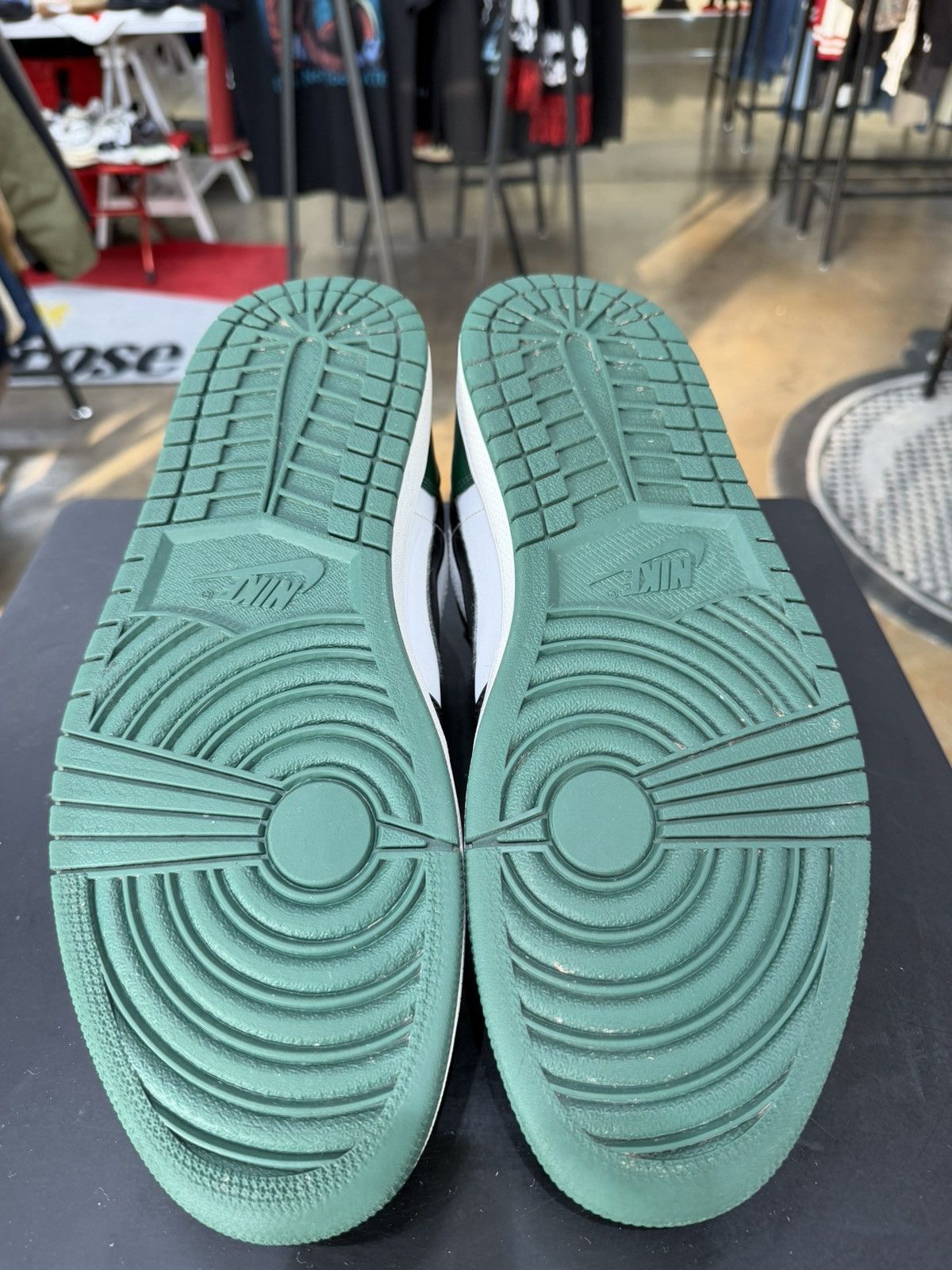 Jordan Brand Air Jordan 1 Low Green Toe Size 13 (2021) Size US 13 / EU 46 - 9 Thumbnail