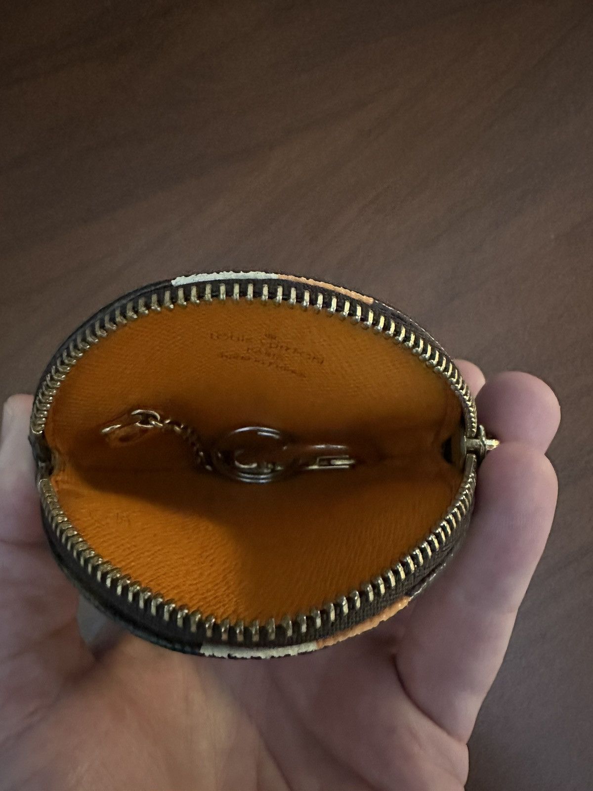 Louis Vuitton Louis Vuitton round rare coin purse. Hand painted!!! Size ONE SIZE - 4 Thumbnail