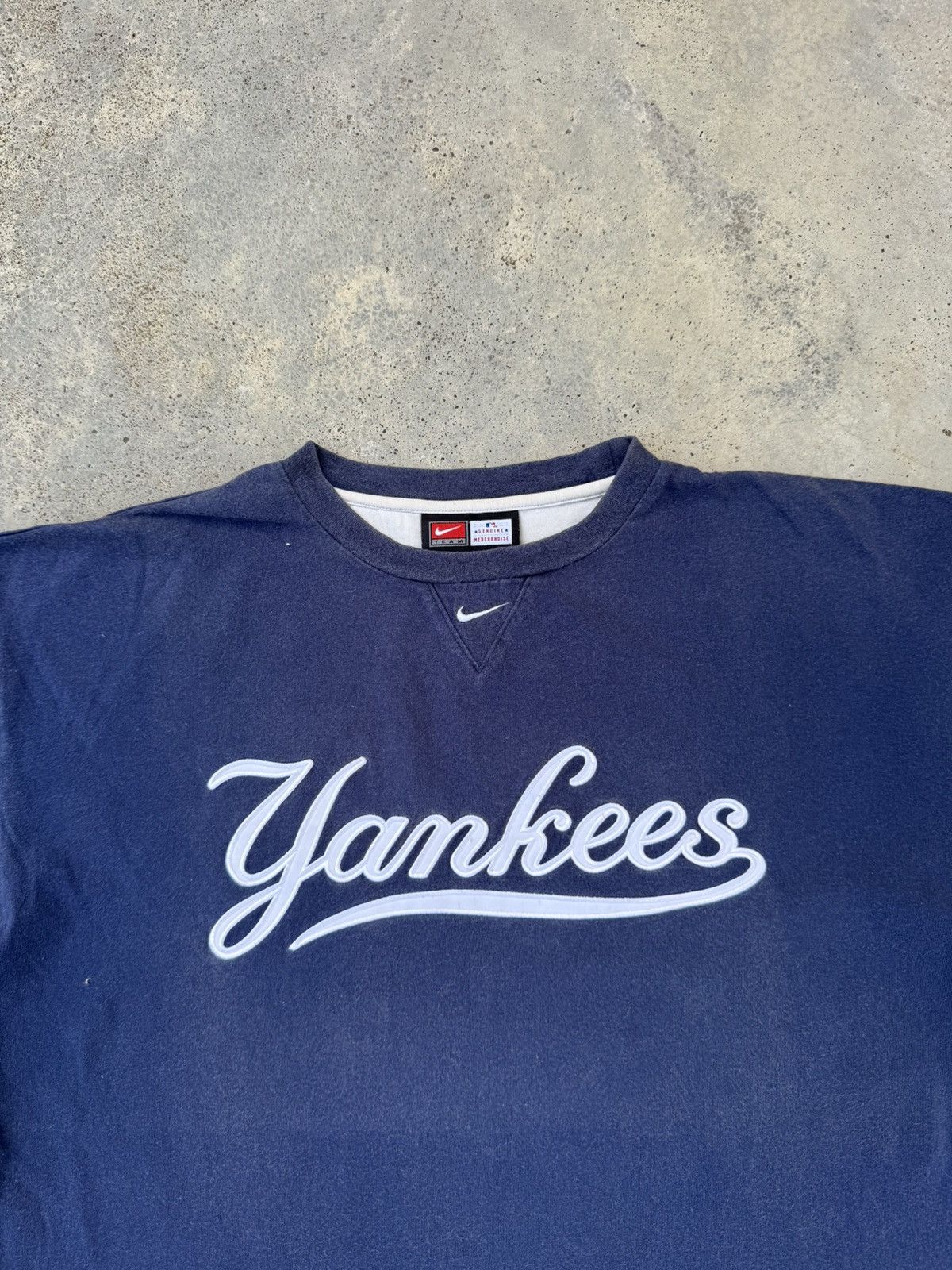 Nike 2000s Faded Nike Center Swoosh X New York Yankees Tees Size US XL / EU 56 / 4 - 2 Thumbnail