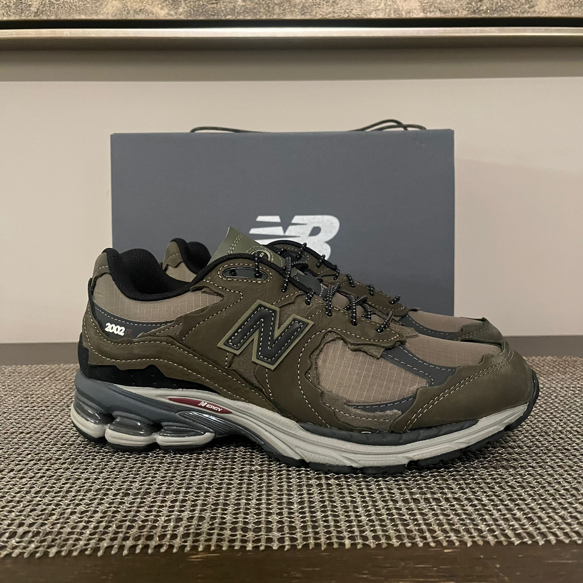 New Balance 2002 Protection Pack Sneakers in Khaki Green Size US 9 / EU 42 - 9 Thumbnail