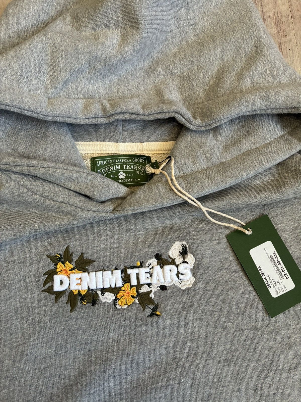 DENIM TEARS Denim Tears Floral Embroidered Logo Hoodie Size US XXL / EU 58 / 5 - 3 Thumbnail