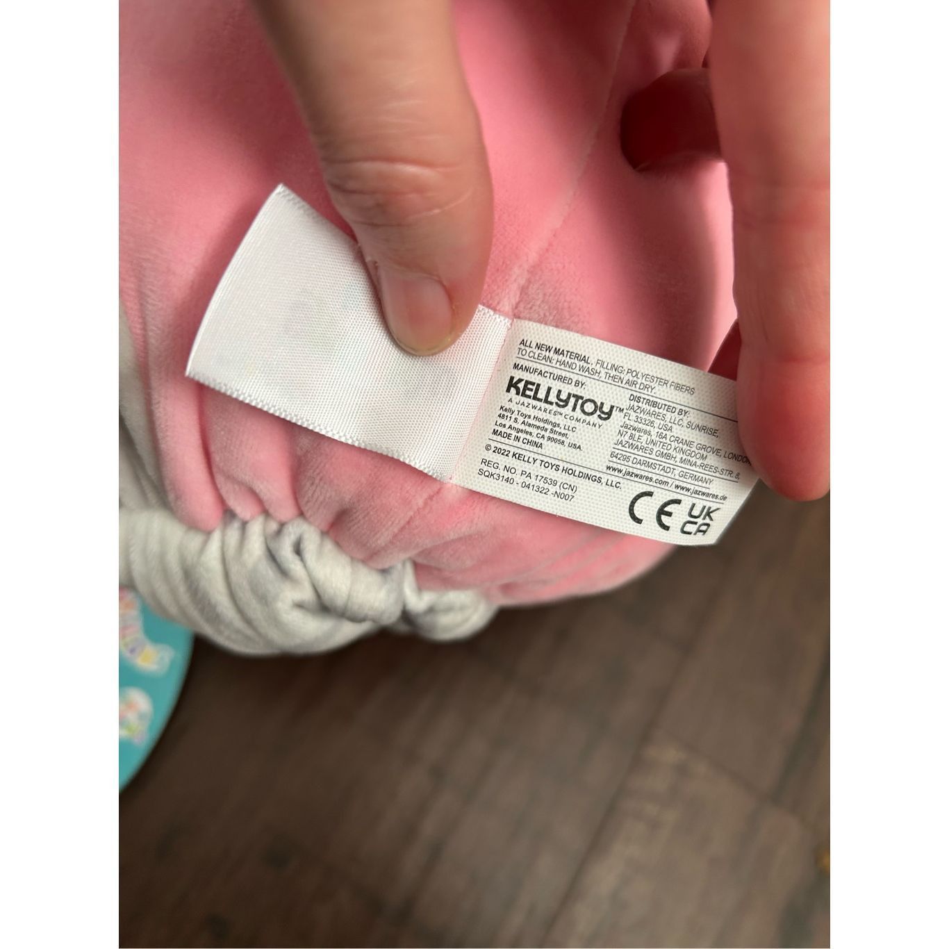 Flip Skateboards Squishmallows Kellytoy NWT Flip-a-Mallows Dohna Snow Leopard Size ONE SIZE - 4 Thumbnail