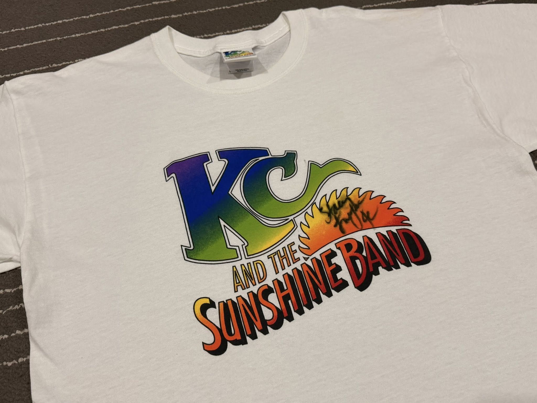 Band Tees Vintage KC AND THE SUNSHINE BAND with signature M 2764 Size US M / EU 48-50 / 2 - 6 Thumbnail