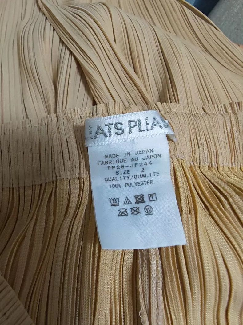 Issey Miyake Issey Miyake size:2 Beige pleated trousers Size 31" - 7 Thumbnail
