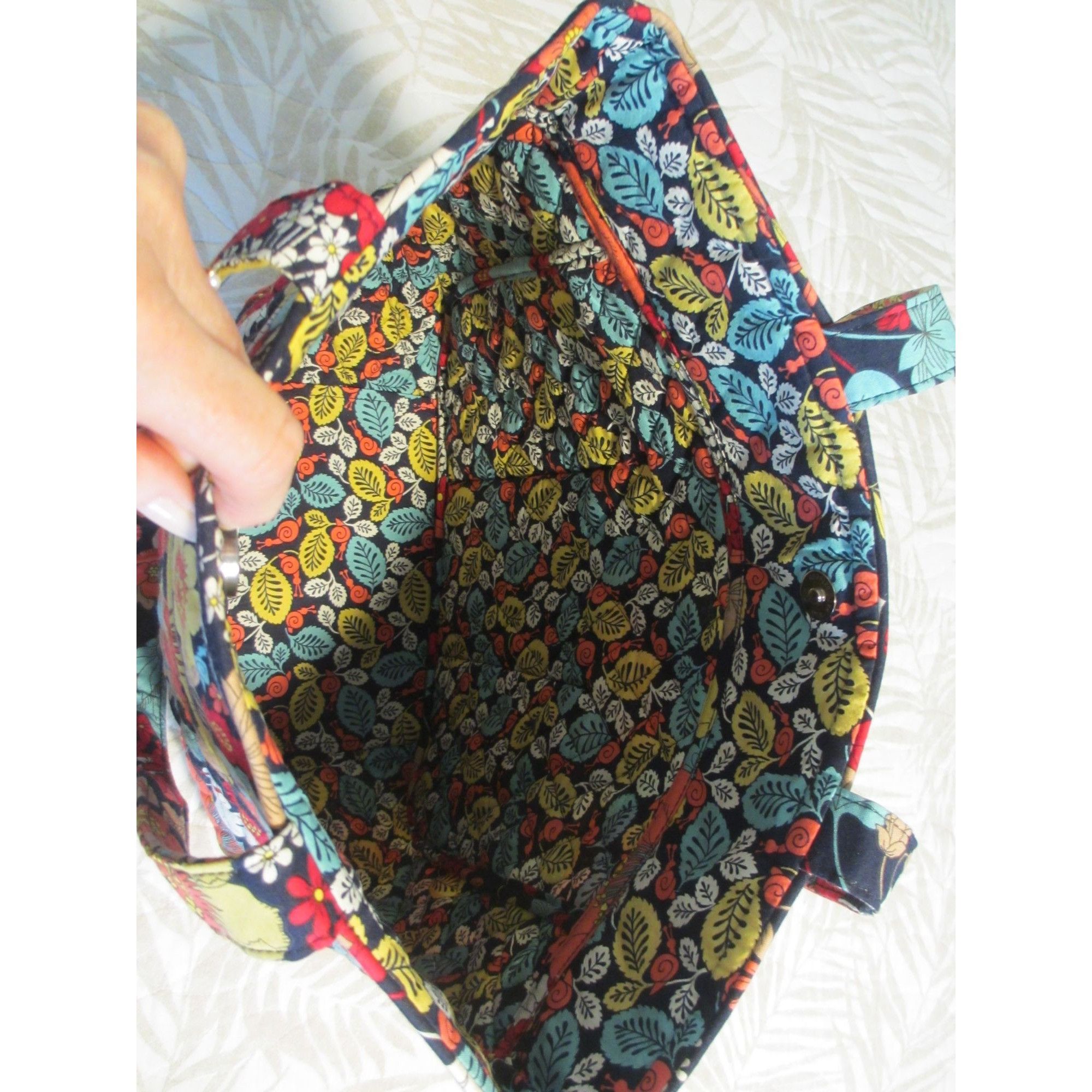 Vera Bradley VERA BRADLEY HAPPY SNAILS LARGE FLORAL TOTE BAG MULTIPLE POC Size ONE SIZE - 3 Thumbnail
