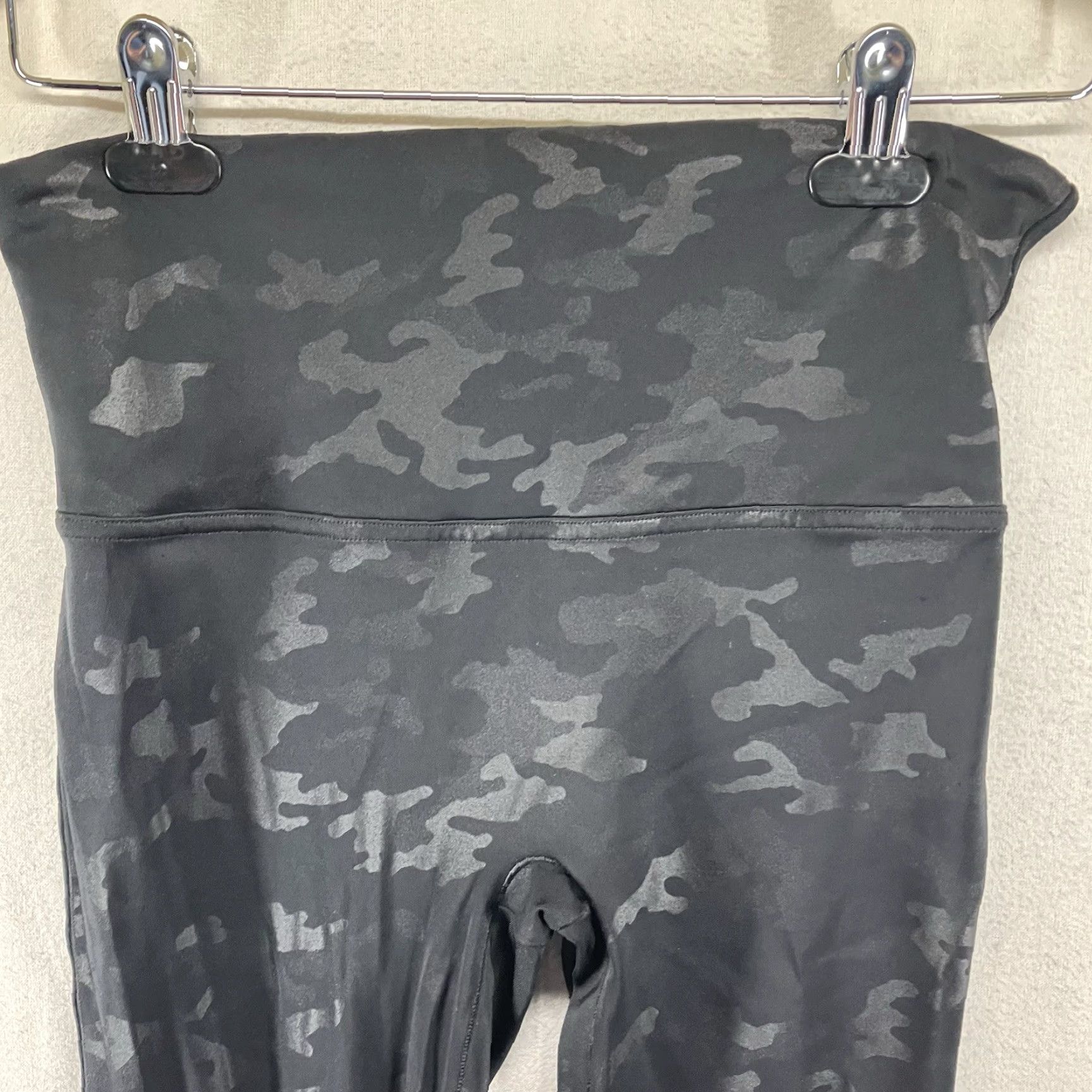 Spanx SPANX Women's Leggings Large 28x28 Black Camo Ankle Activewear Size 36" / US 14 / IT 50 - 6 Thumbnail
