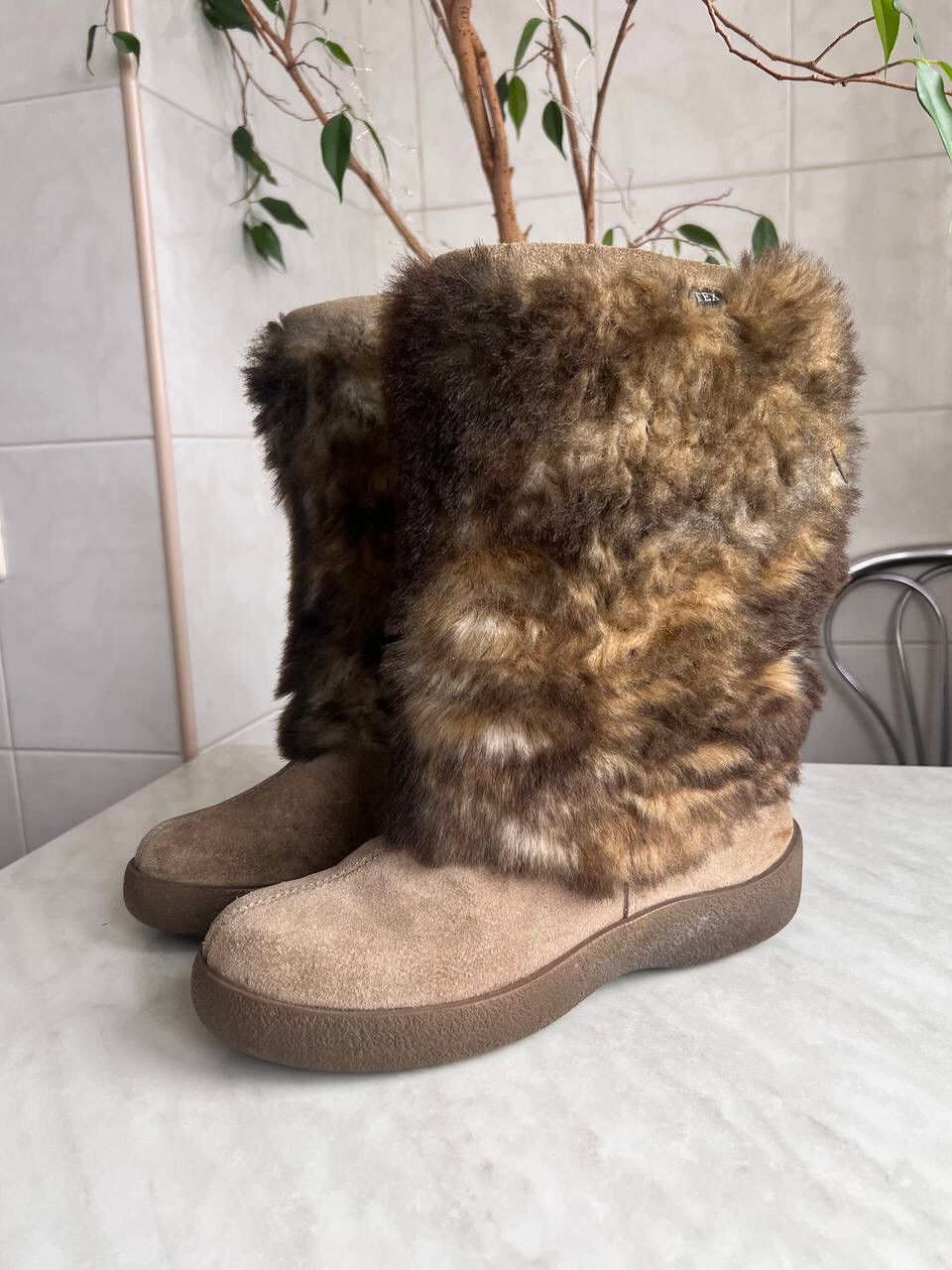 Yeti Fur Yeti Vintage Winter High Platform Boots Y2K 2000s FUR Size US 7 / IT 37 - 1 Thumbnail