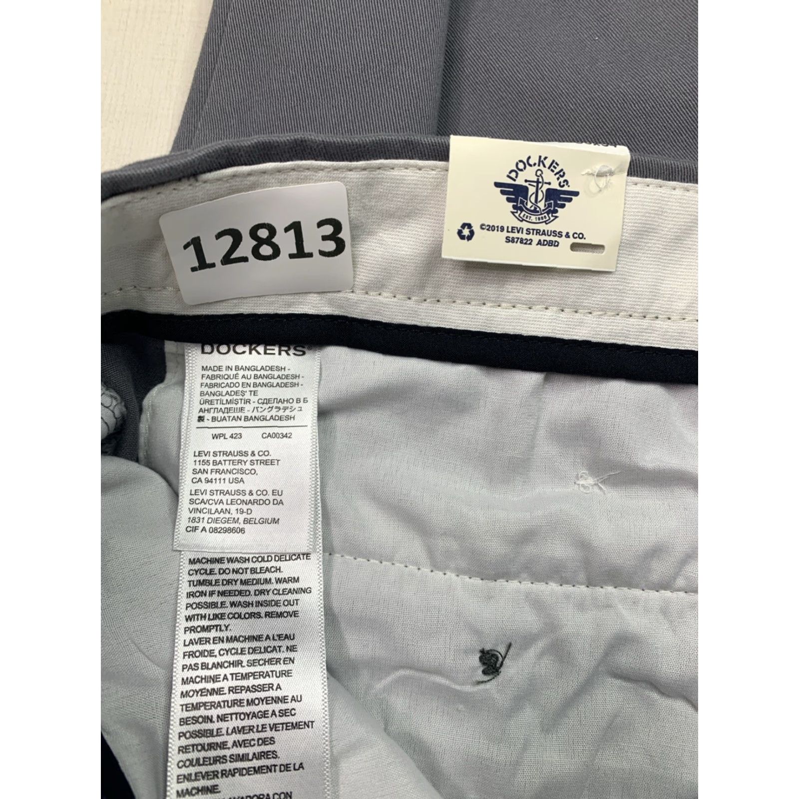 Dockers VINTAGE? No. The item isn’t vintage. Proceeding with optimized: Dockers Easy Khaki Classic Fit Stretch Non Wrinkle Mens Pants Grey 36x34 NWT Size US 36 / EU 52 - 6 Thumbnail