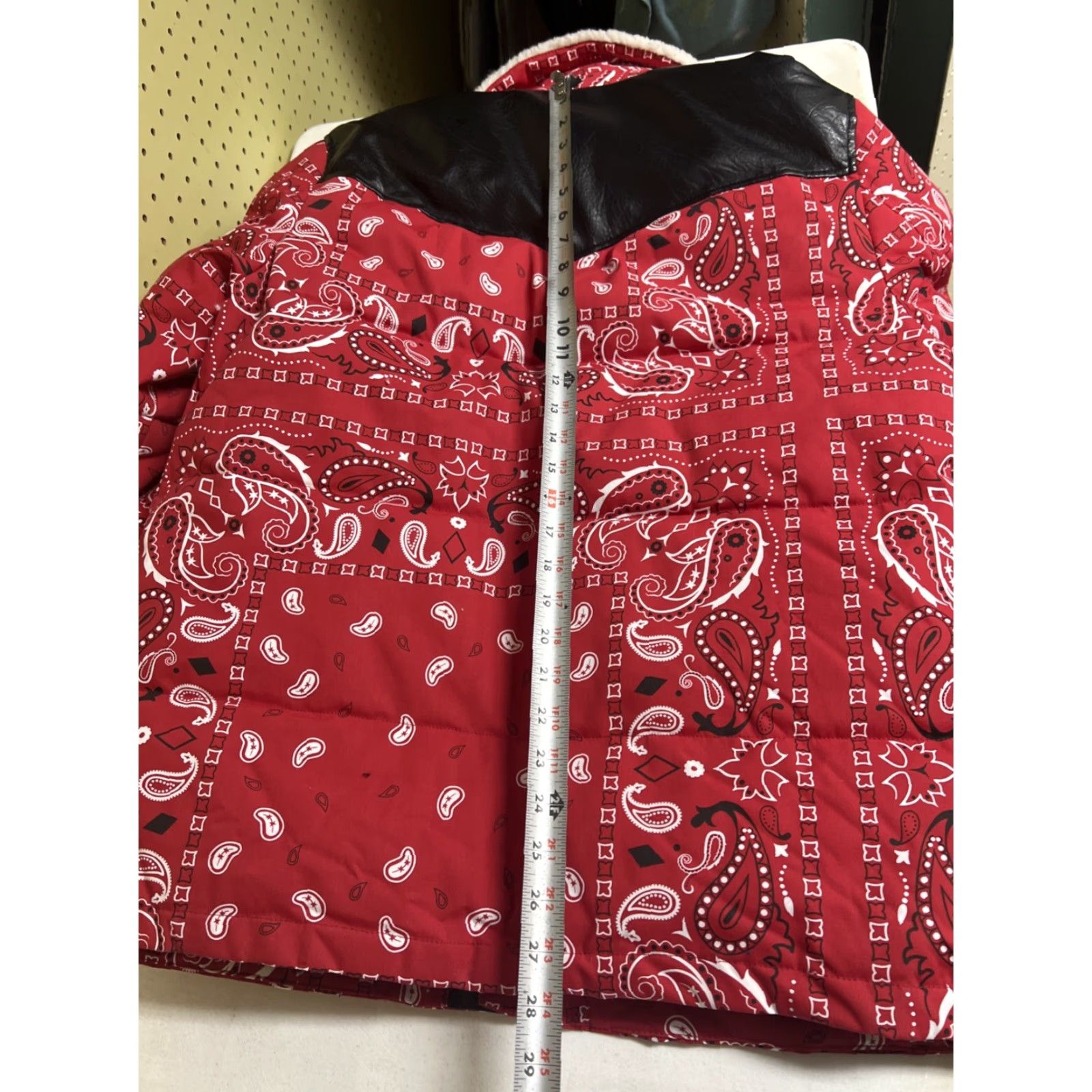 Levi's Levi's Puffer Jacket Men Western Paisley Red Bandana Sherpa Collar Size M Size US M / EU 48-50 / 2 - 3 Thumbnail