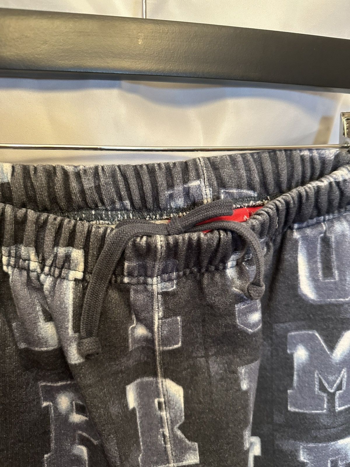 Supreme Supreme Logo Sweatpants Size US 31 - 3 Thumbnail
