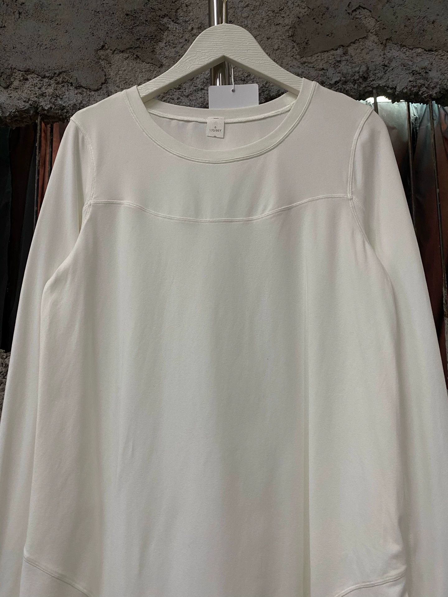 Lululemon lululemon Women's Long-Sleeve Top NWT Size 6 Size M / US 6-8 / IT 42-44 - 3 Thumbnail