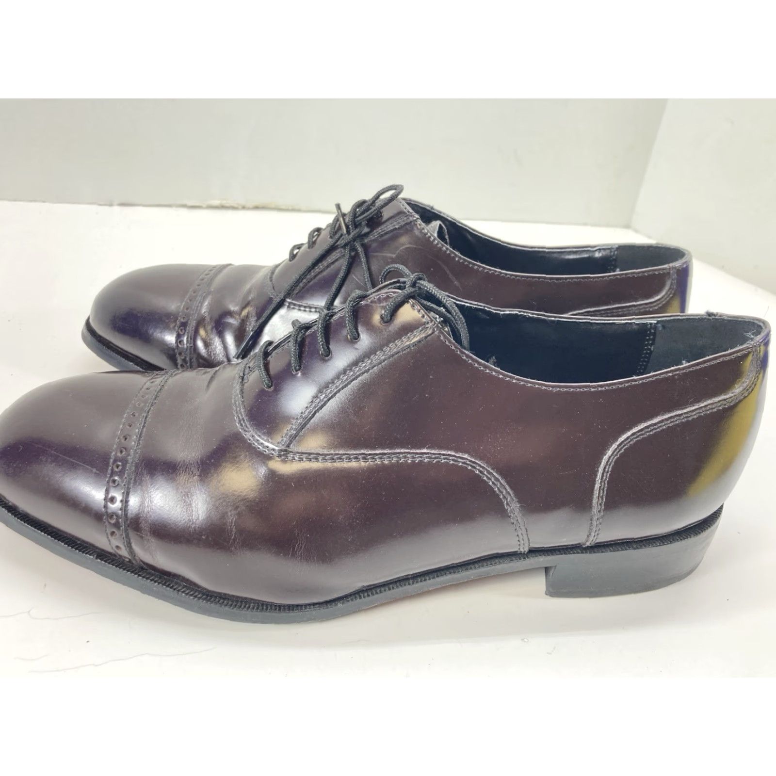 Florsheim **Florsheim Men's 10.5 EEE Burgundy Oxford Cap Toe Leather Shoes** User: **Florsheim Men's 10.5 EEE Burgundy Oxford Cap Toe Leather Shoes** Size ONE SIZE - 4 Thumbnail