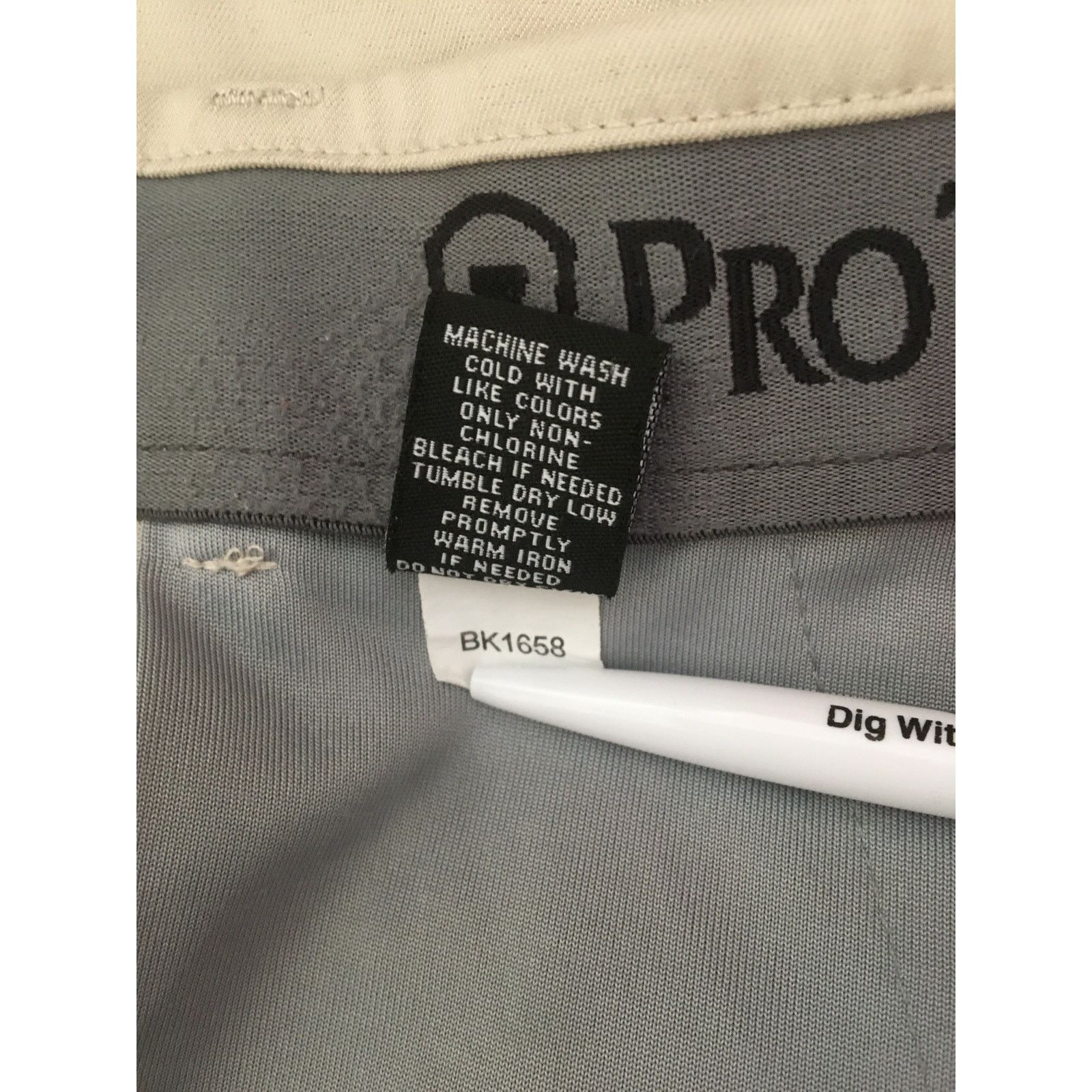 PGA Tour PGA Pro Tour 38 Elastic Waist Pleated Beige Golf Shorts Size US 38 / EU 54 - 6 Thumbnail