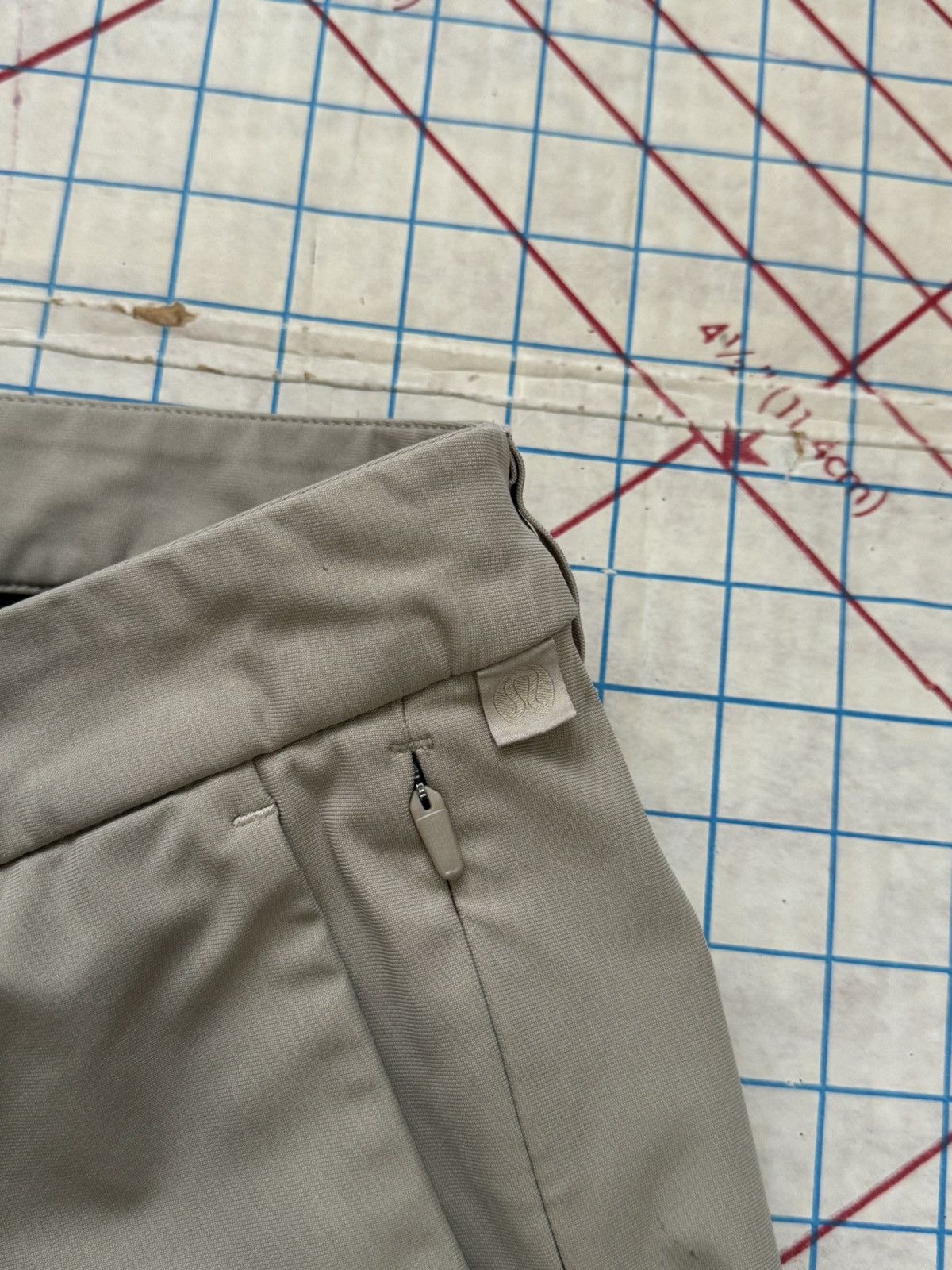 Lululemon Lululemon Commission Casual Pants Size 31 Light Tan Khaki Size US 31 - 6 Thumbnail