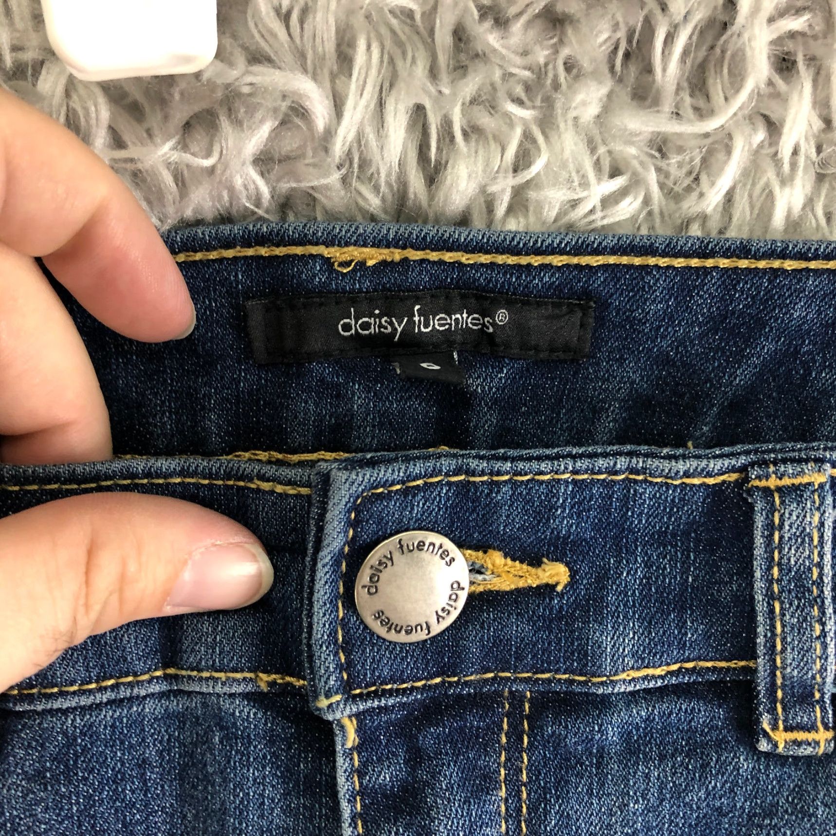 Denime Daisy Fuentes Womens Size 6 Mid Rise Straight Leg Medium Wash Blue Denim Jeans Size 28" / US 6 / IT 42 - 7 Thumbnail