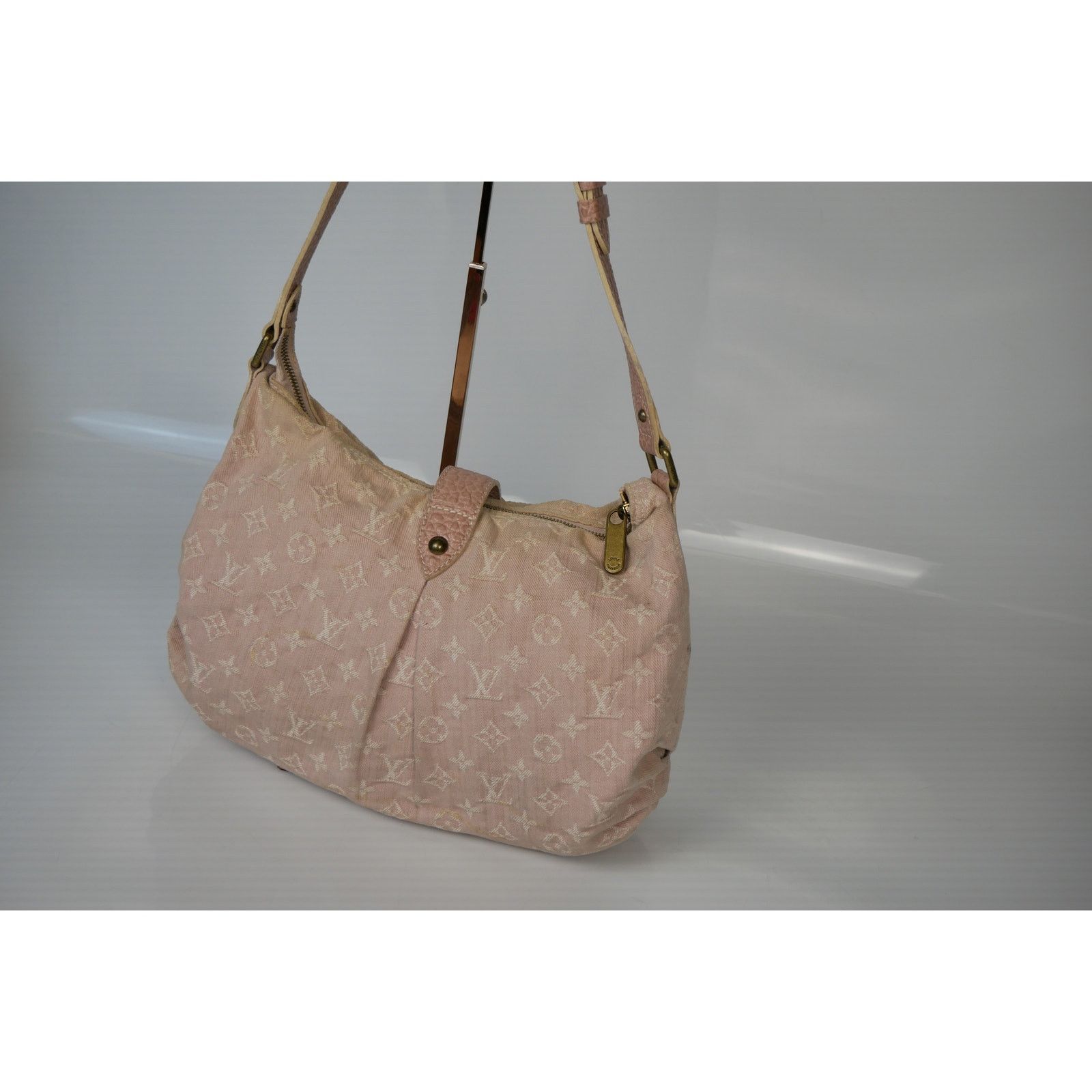 Louis Vuitton Louis Vuitton Rose Denim Monogram Bag Size ONE SIZE - 6 Thumbnail