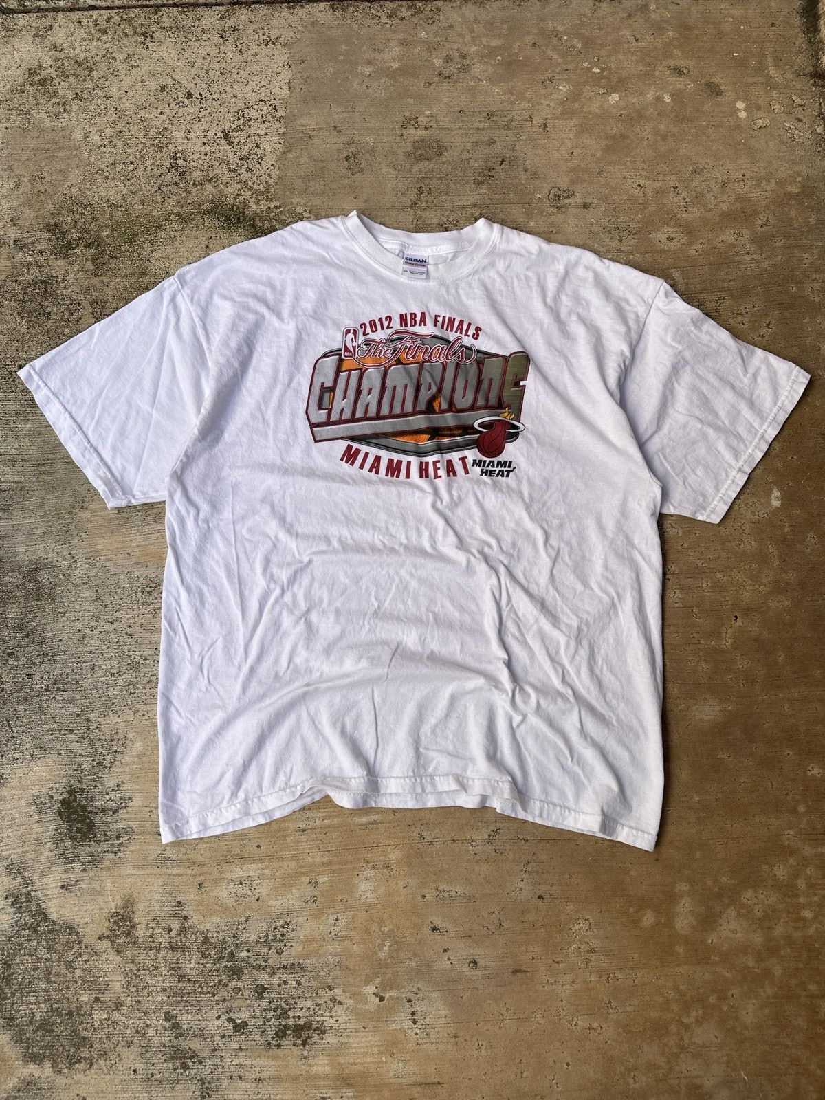 NBA × Vintage Vintage 2012 NBA Champions Miami Heat White T-Shirt Size US XXL / EU 58 / 5 - 1 Thumbnail