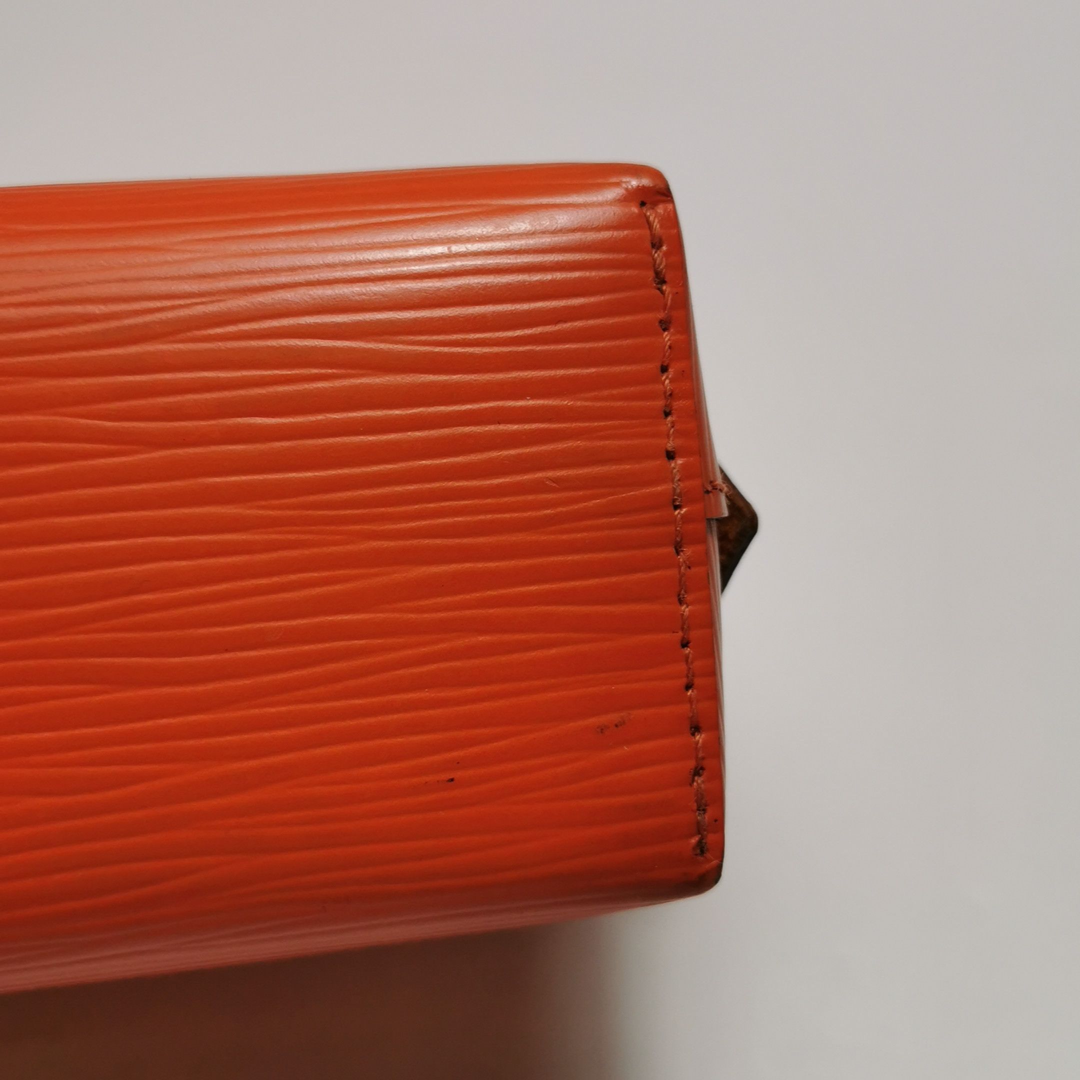 Louis Vuitton Louis Vuitton (LV) Small Cowhide Solid Color Water Ripple C Size ONE SIZE - 4 Thumbnail