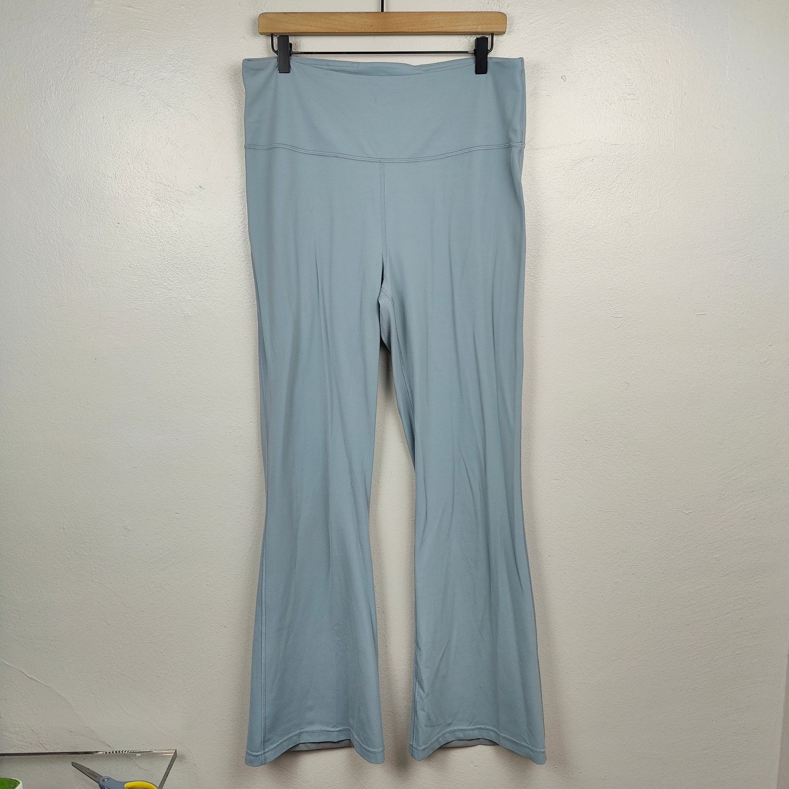 Lululemon Lululemon Groove Super-High-Rise Flared Pant Womens 14 Nulu Size 36" / US 14 / IT 50 - 1 Thumbnail