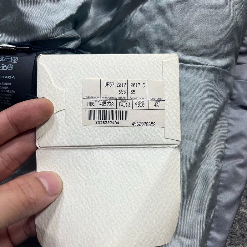 Balenciaga balenciaga gray puffer jacket c-shape design-2507 Size US L / EU 52-54 / 3 - 5 Thumbnail