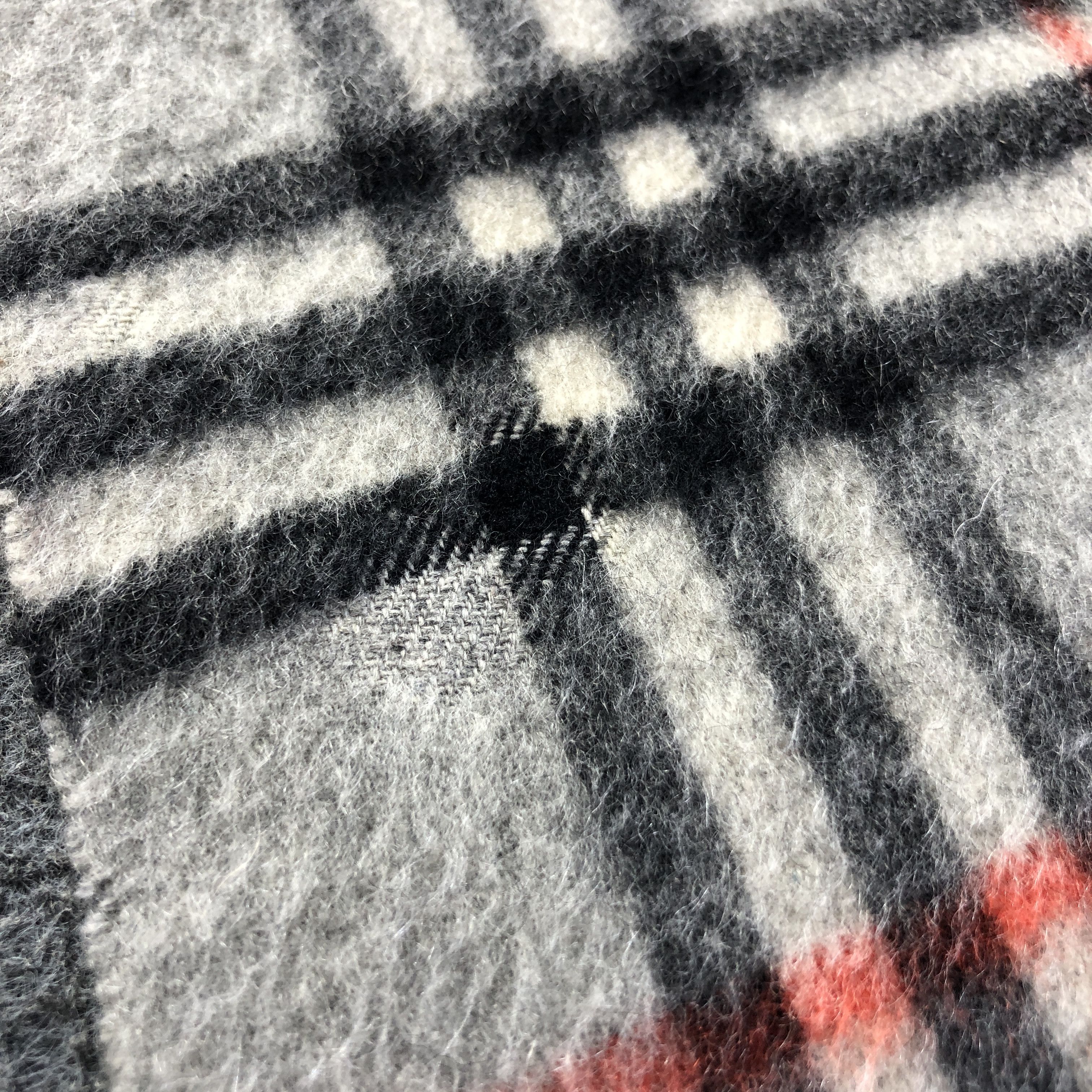 Burberry Burberry Nova Check Cashmere Scarf Muffler V2690 Size ONE SIZE - 9 Thumbnail