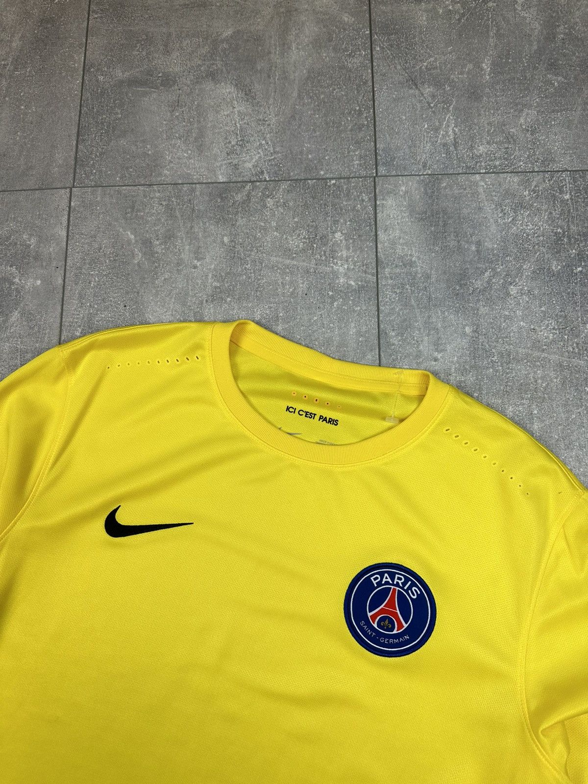 Vintage Nike Psg Paris Saint-Germain Player Issue Away Long Sleeve Size US L / EU 52-54 / 3 - 7 Thumbnail