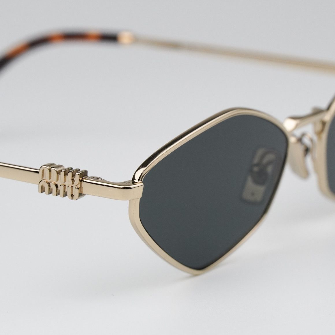 Miu Miu NEW Miu Miu MU56ZS ZVN5S0 REGARD Unisex Sunglasses Size ONE SIZE - 5 Thumbnail